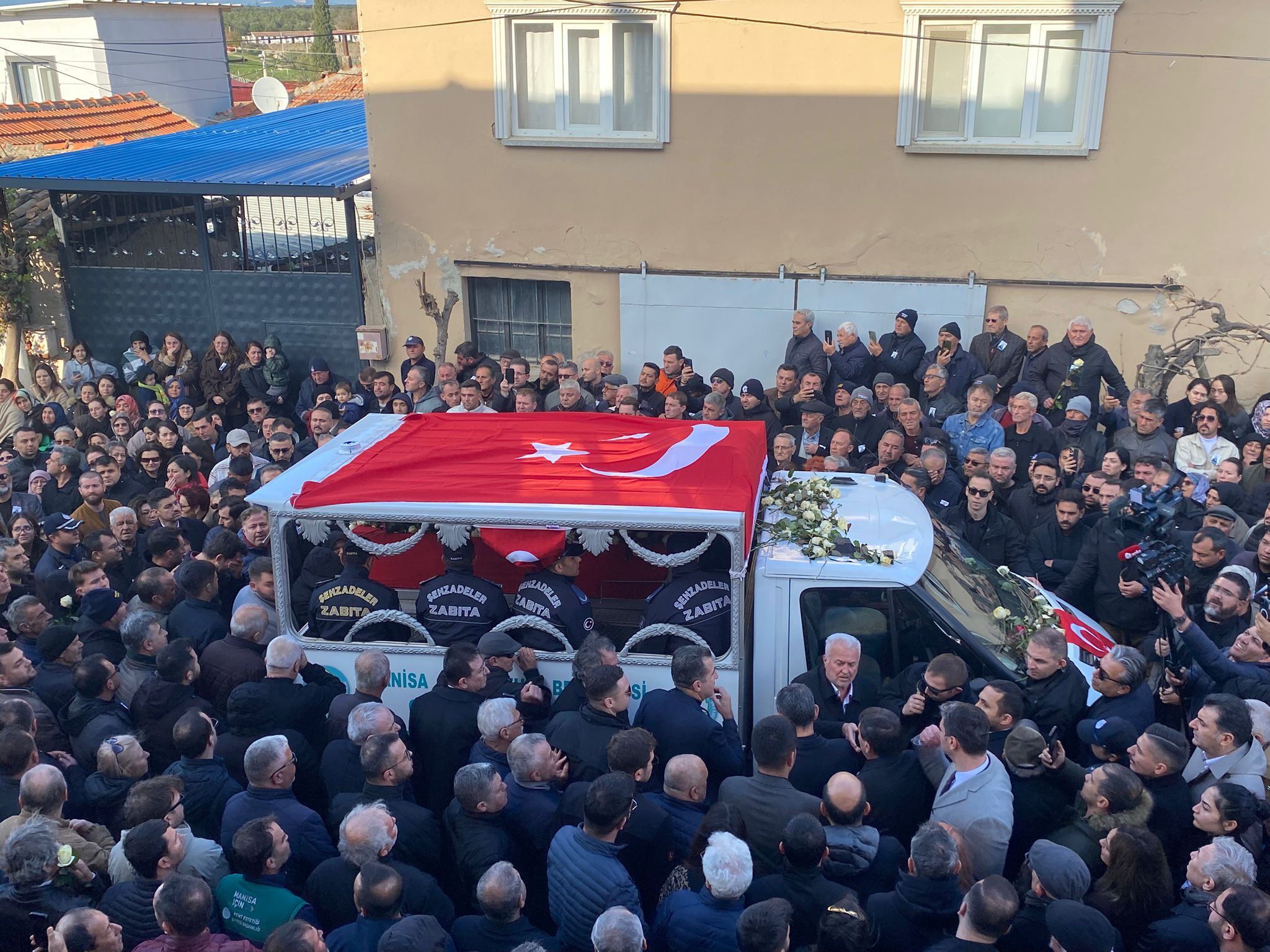 Manisa Başkan Durbay’ı Gözyaşlarıyla Ebediyete Uğurladı 1