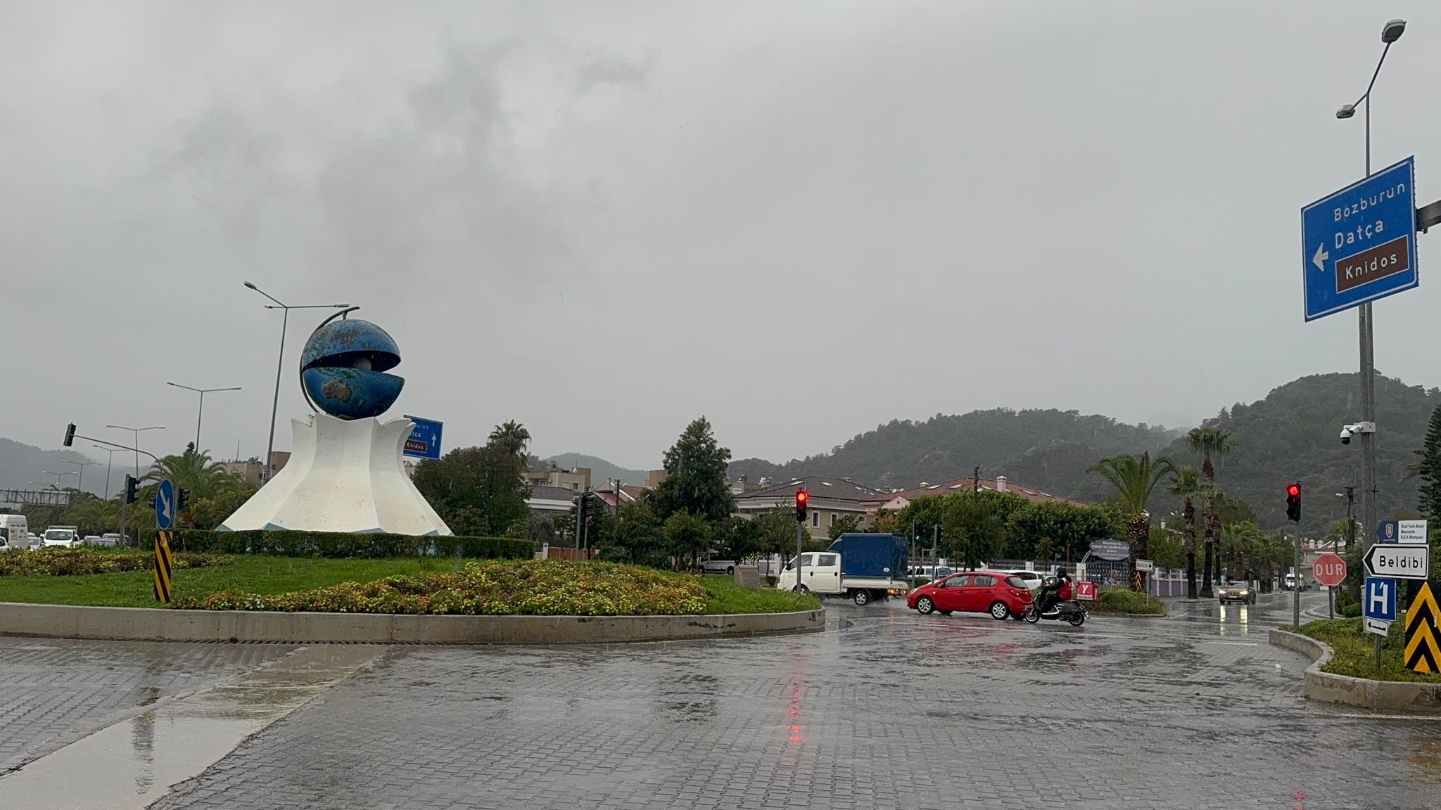 Denizin rengi koyulaştı