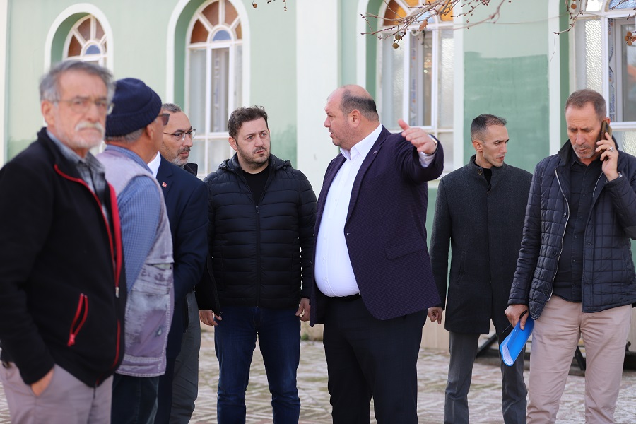 Menderes'teki Cami Minaresi Yıkıldı2
