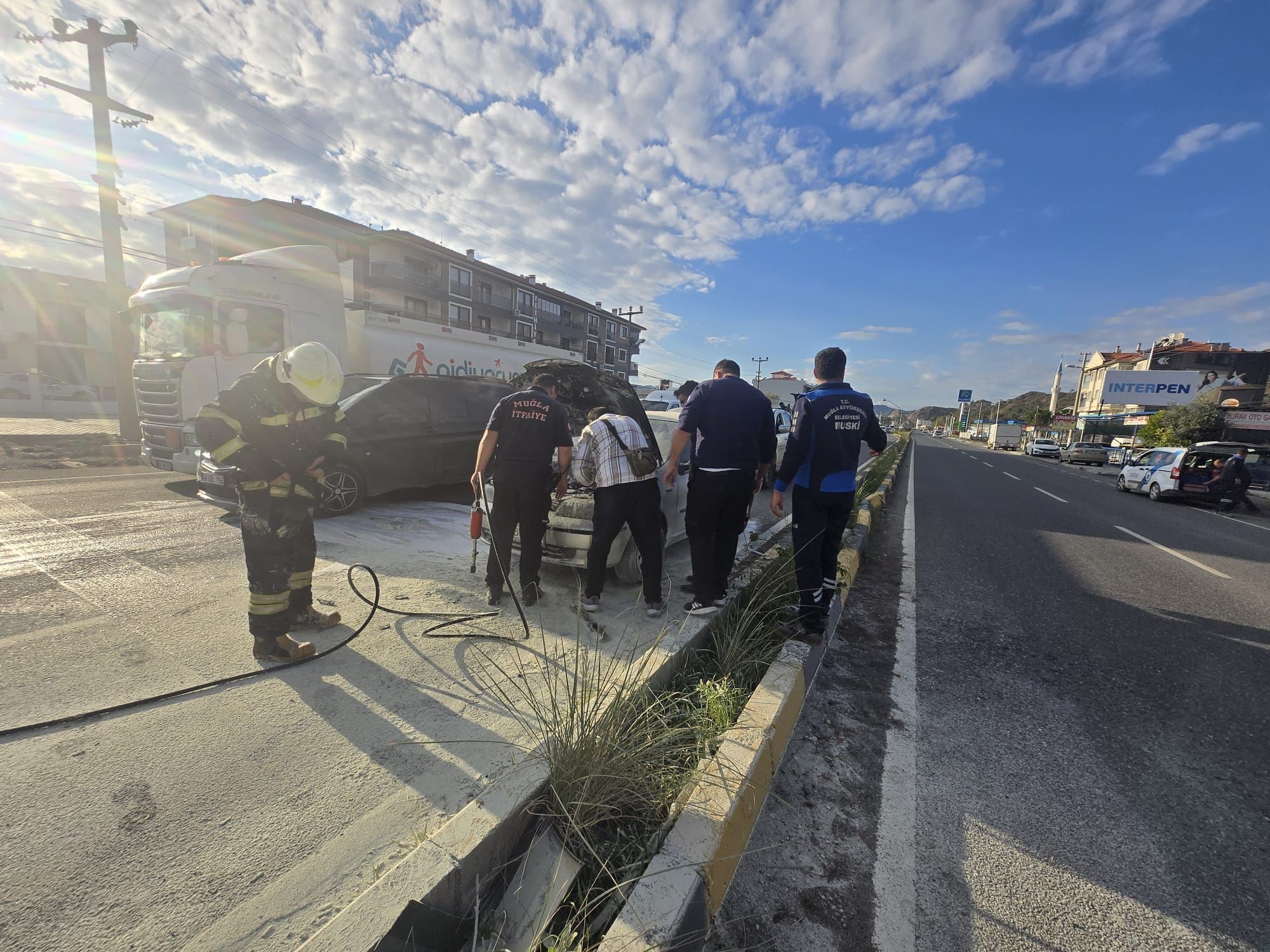 Muğla’da Seyir Halindeki Araç Alevlere Teslim Oldu1