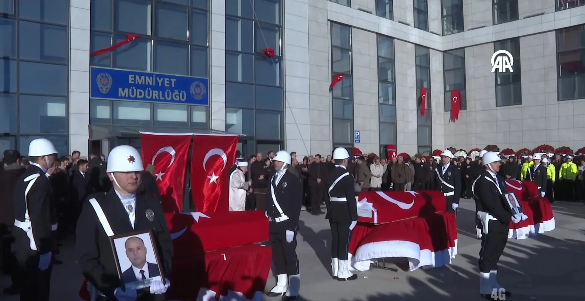 Şehitler Için Tören