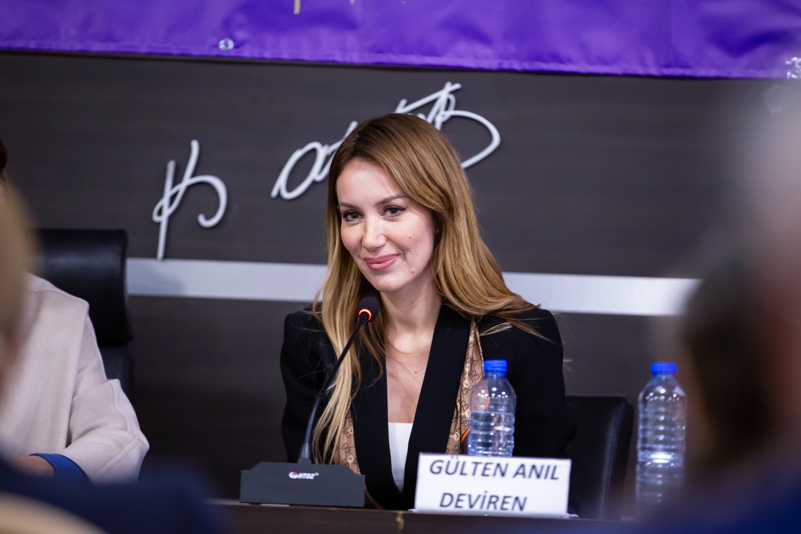 Tarihi kazanım ve ilerlemeye vurgu