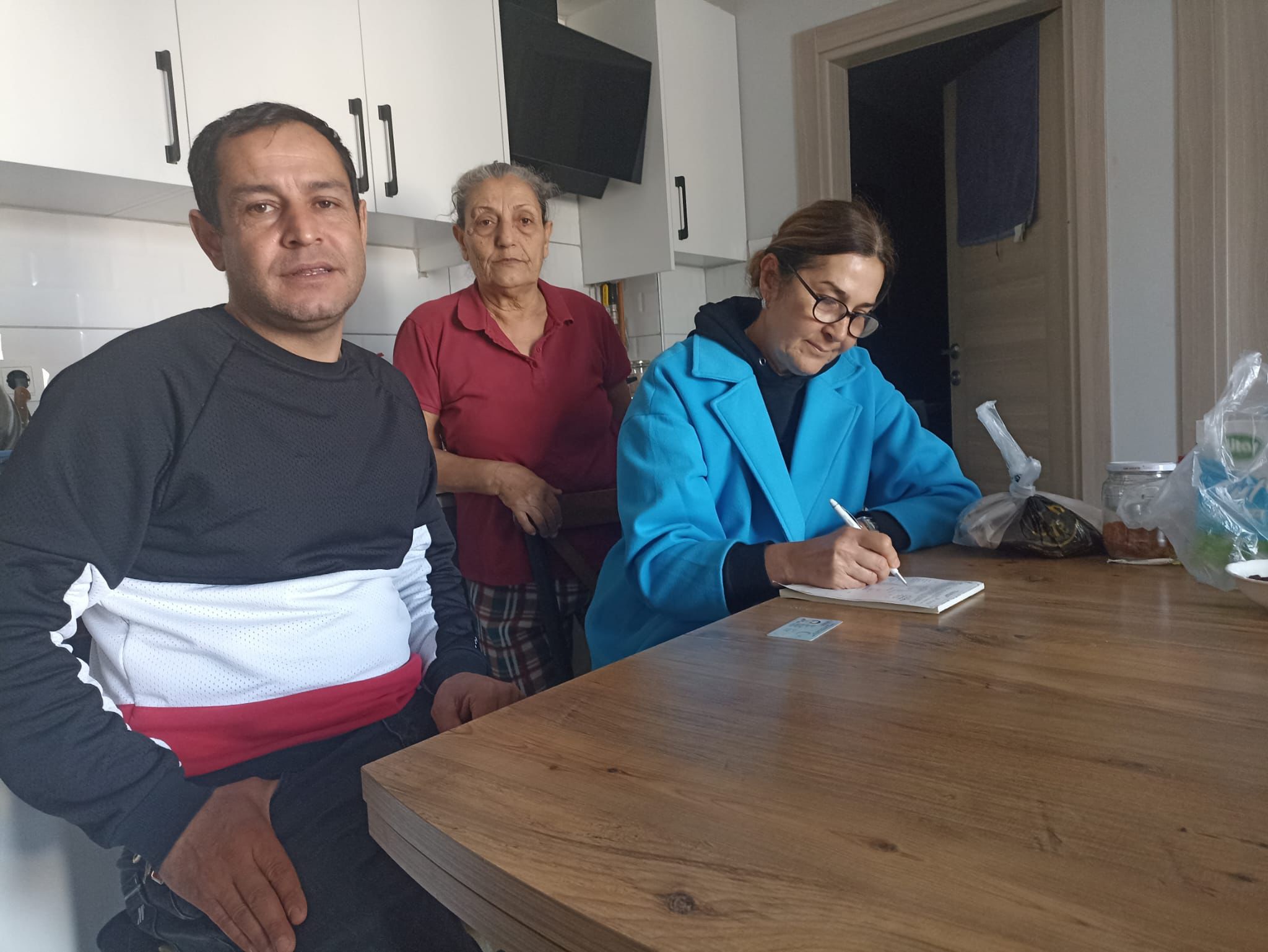 Sokak sokak hizmet siyaseti anlatılıyor