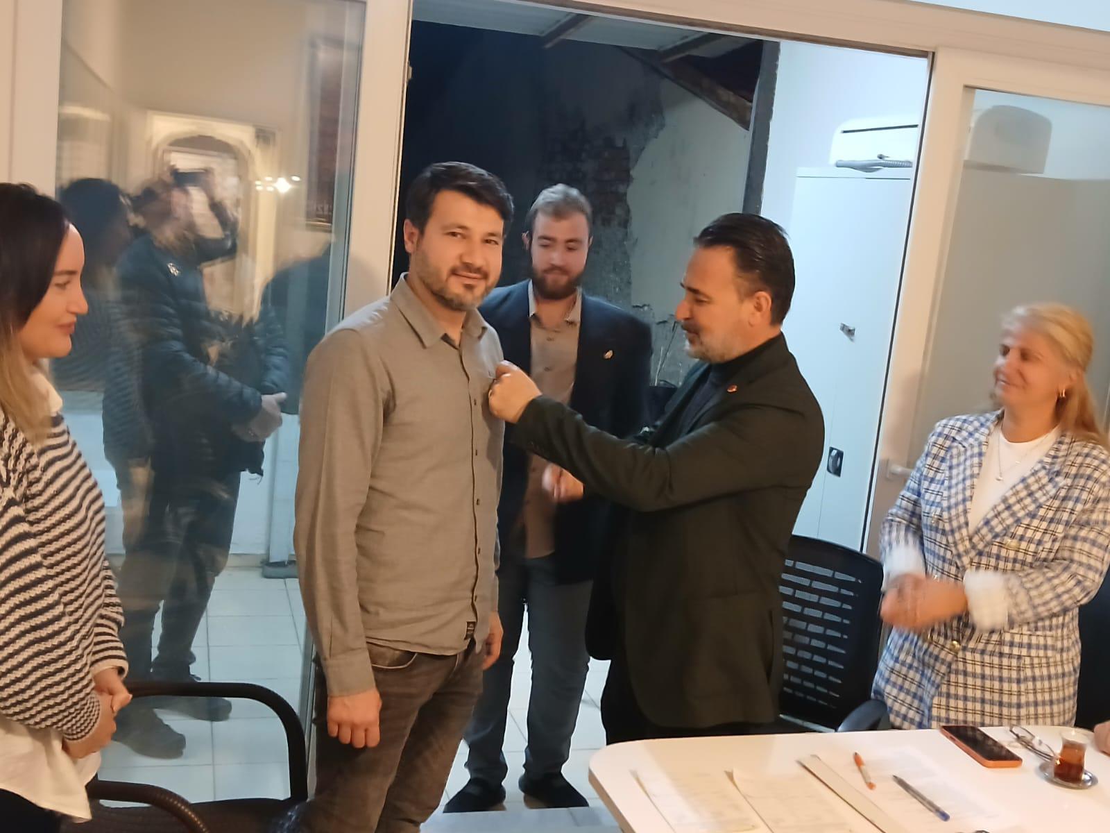 Sokak sokak hizmet siyaseti anlatılıyor