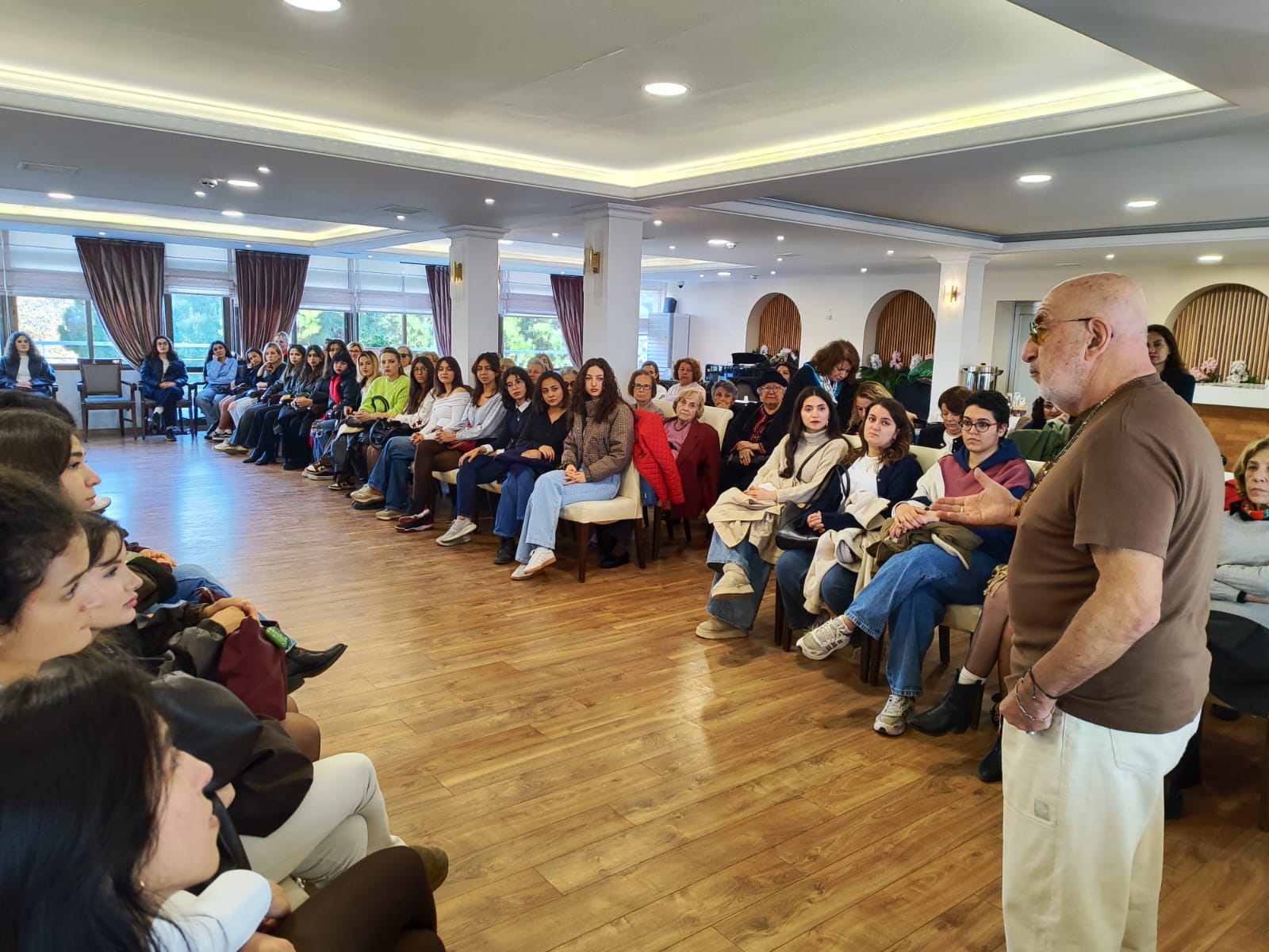 Türkiye Üniversiteli Kadınlar Derneği'nden Bursiyerlerine Yeni Yıl Buluşması Eğitim, Dayanışma Ve İlham Bir Arada Foto (12)