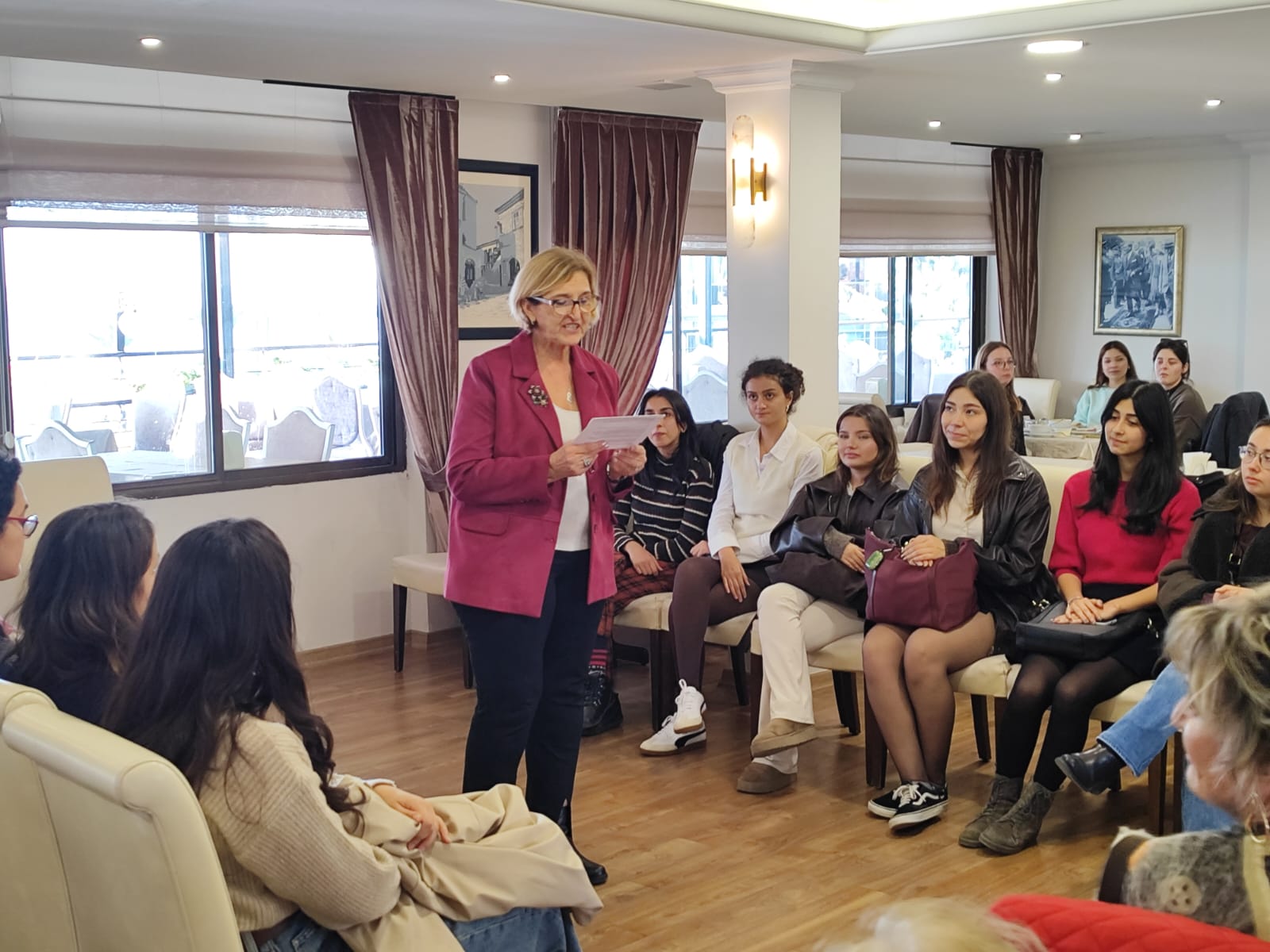 Türkiye Üniversiteli Kadınlar Derneği'nden Bursiyerlerine Yeni Yıl Buluşması Eğitim, Dayanışma Ve İlham Bir Arada Foto (6)