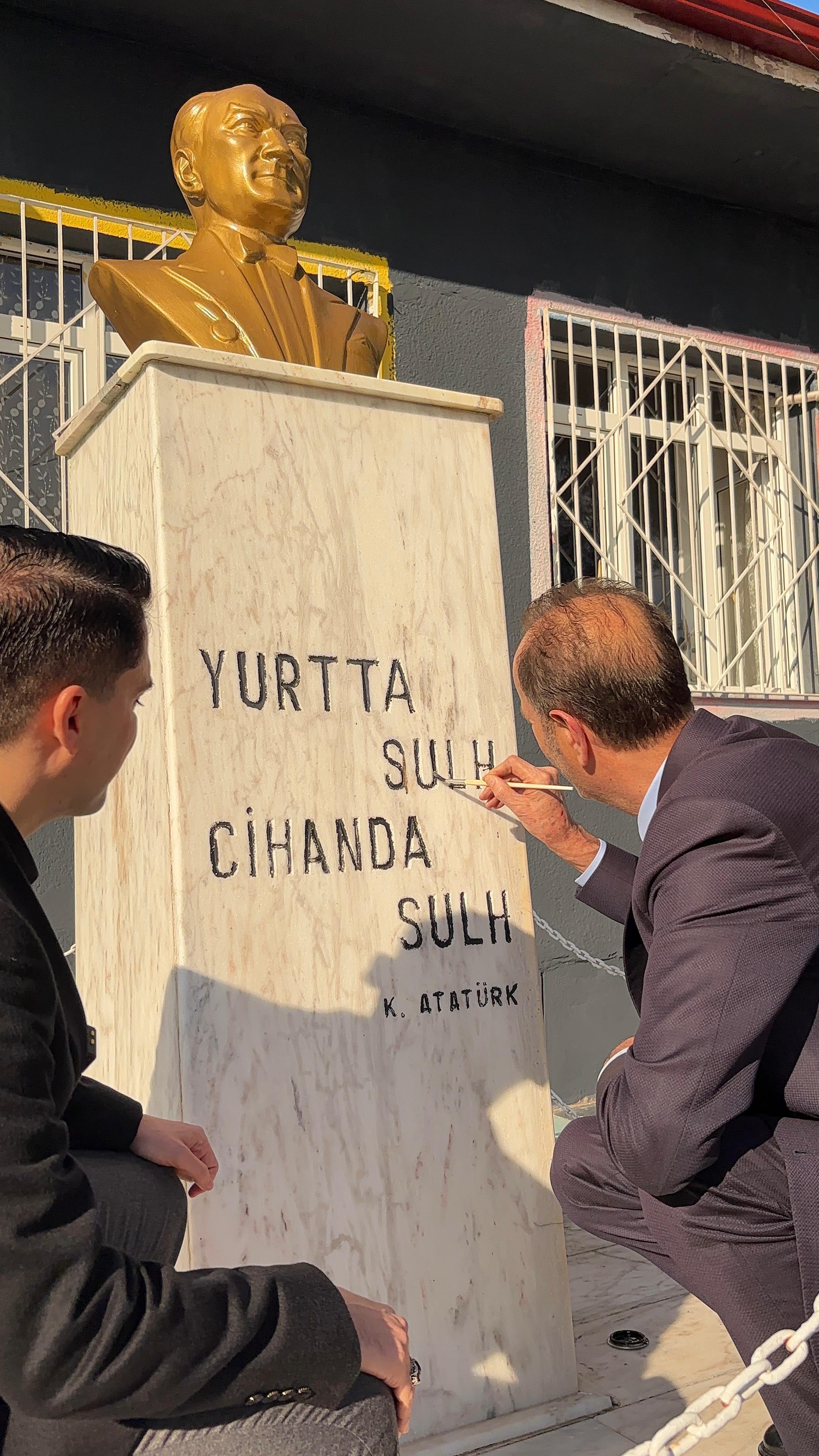 Ülkü Ocakları’ndan Torbalı’da Eğitime Destek