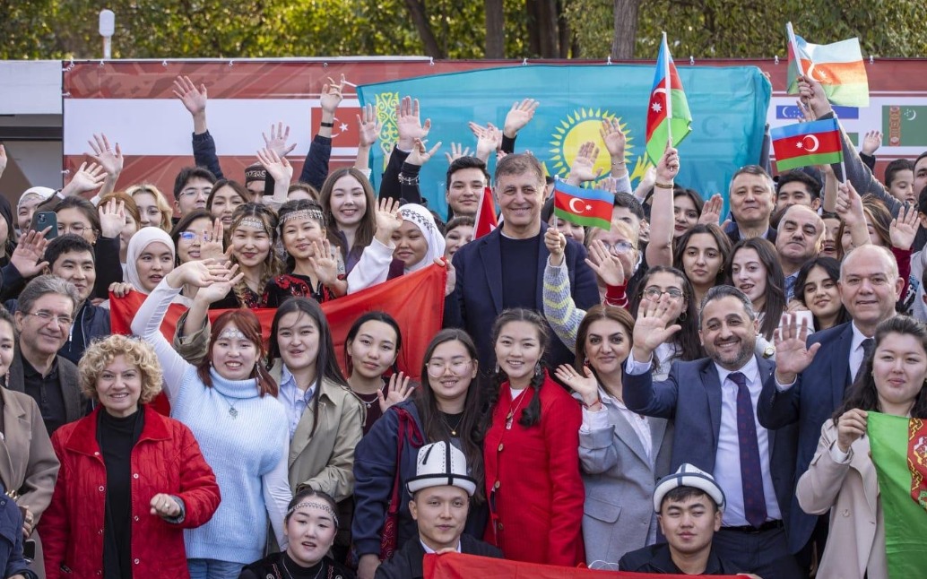 Başkan Tugay: “Hep beraber bu dünyayı güzel bir yer yapalım”