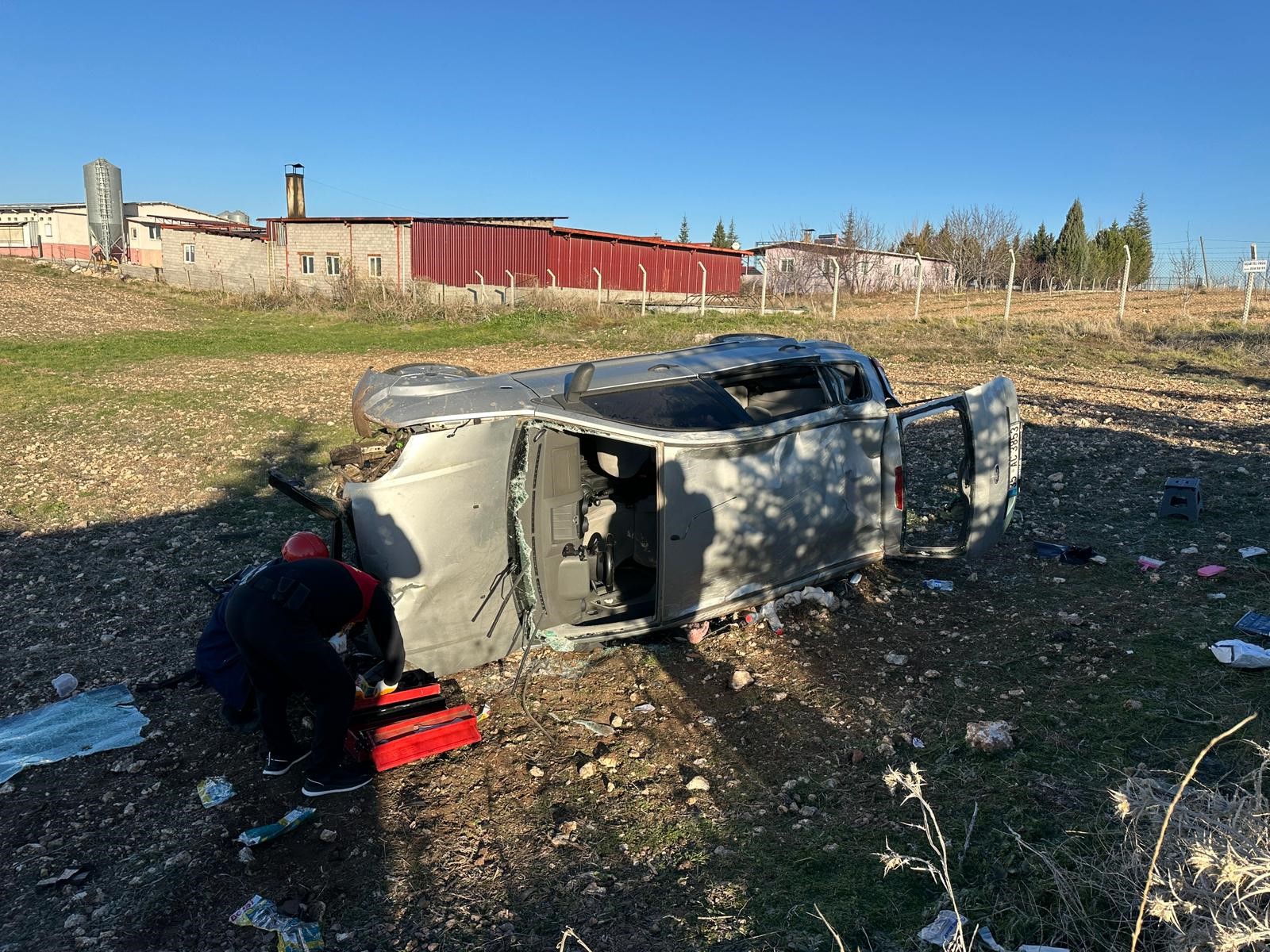 Uşak’ta Otomobil Tarlaya Savruldu1