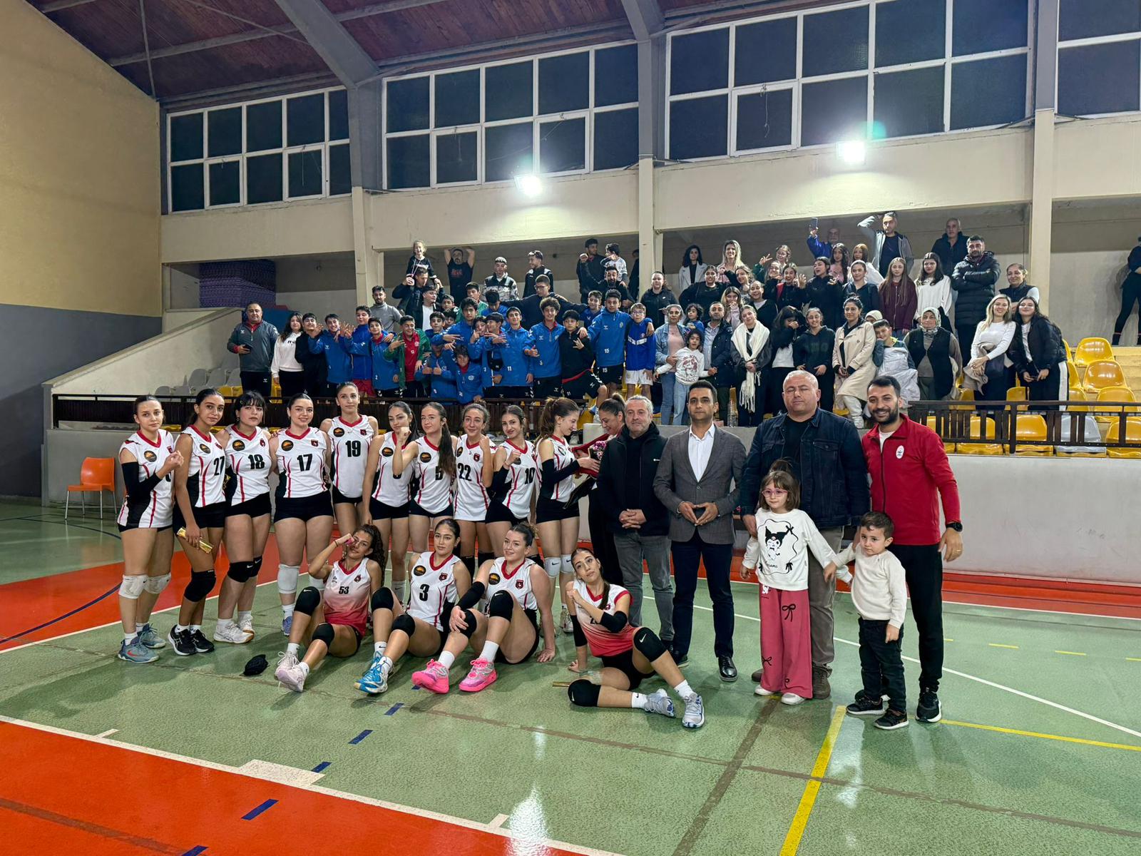 Voleybolda Çiğli Rüzgârı Sert Es