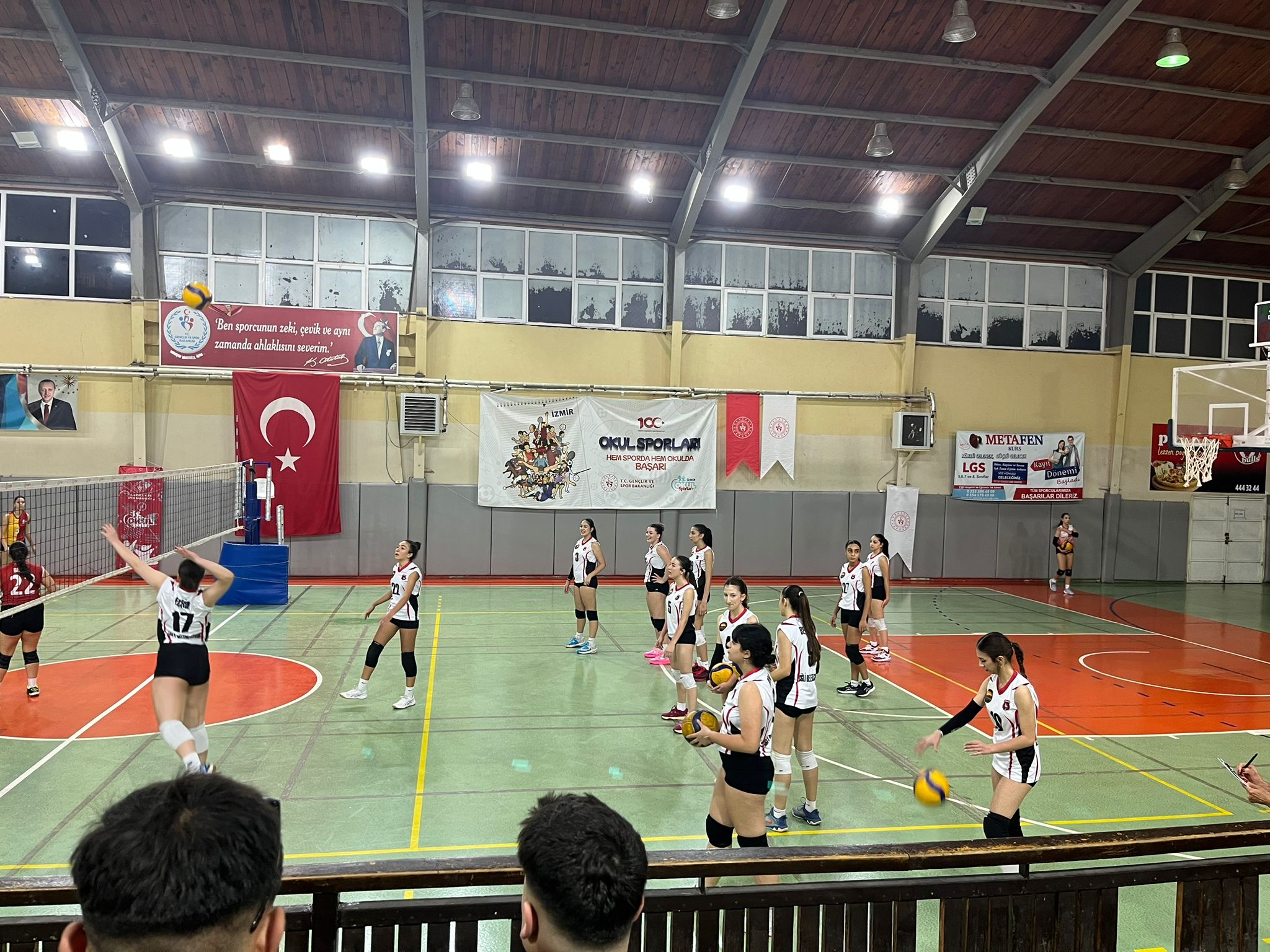 Voleybolda Çiğli Rüzgârı Sert Es3