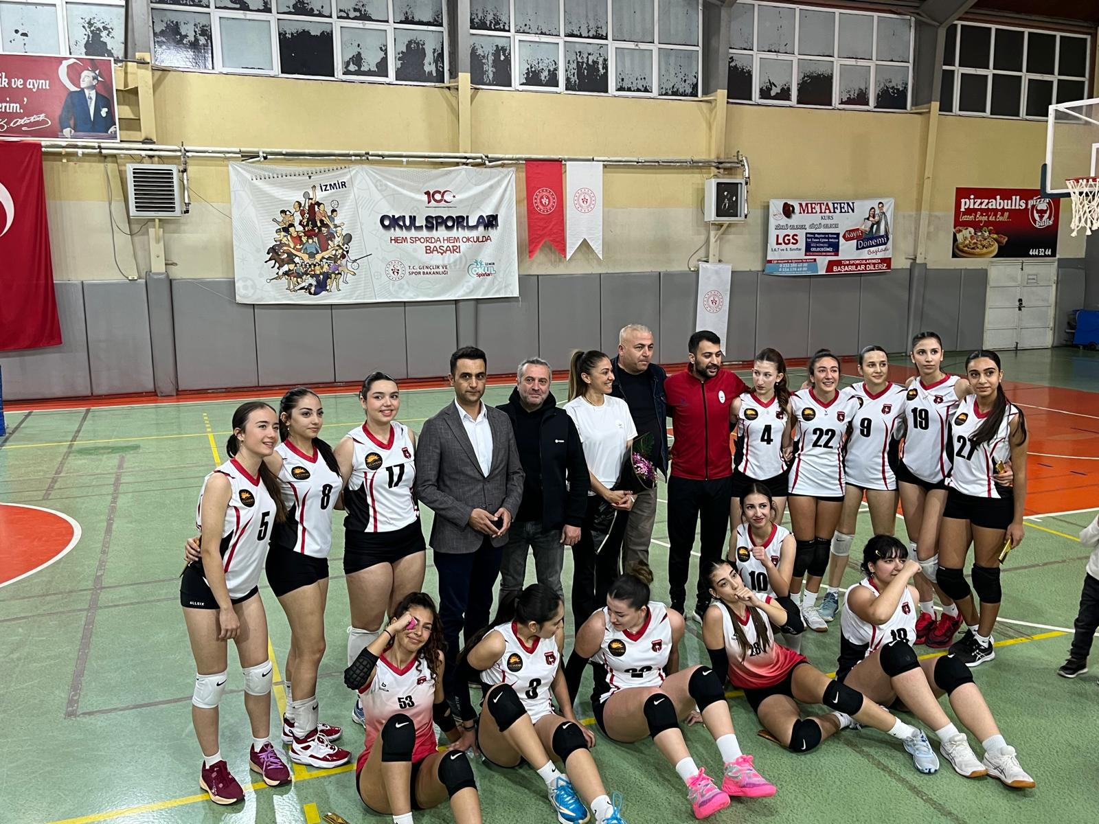 Voleybolda Çiğli Rüzgârı Sert Es4