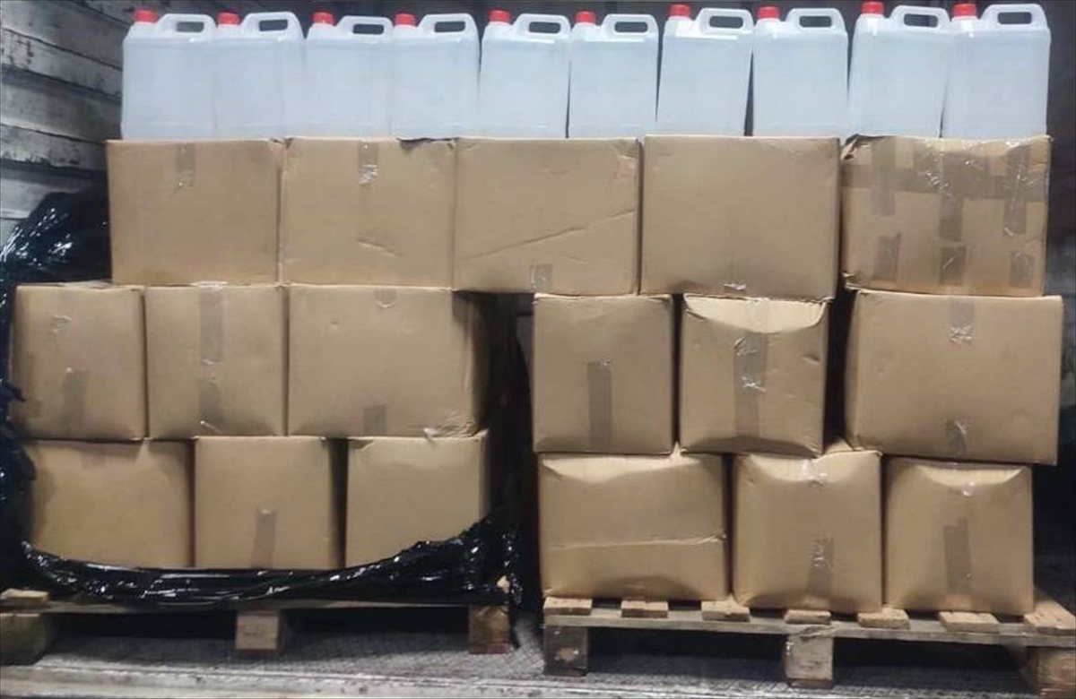 Kamyonette gizlenmiş yüksek miktarda maddeye el konuldu