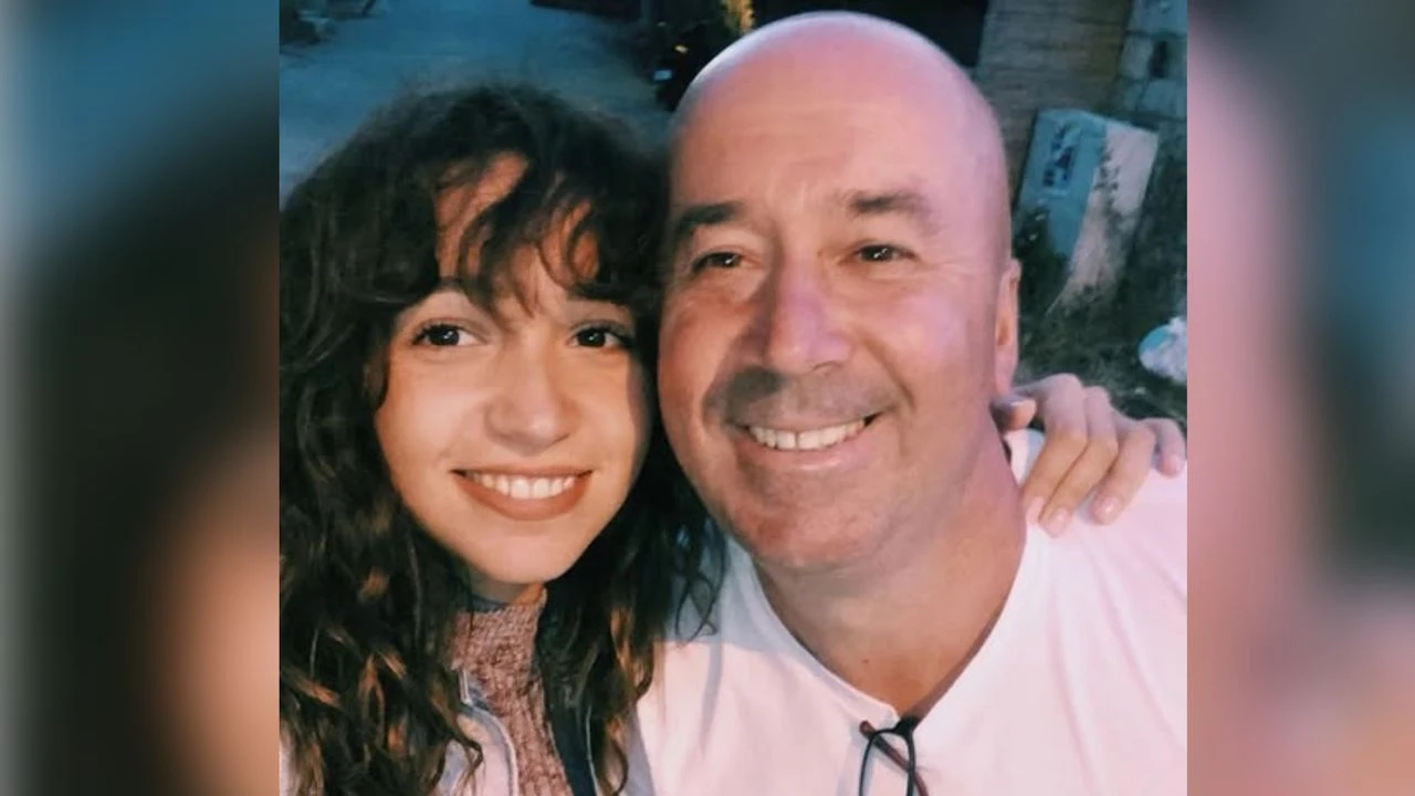 Zeynep Bastik Babasi Kim