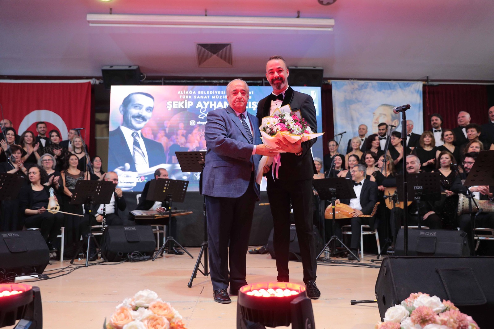 İzleyiciler koroya dahil oldu