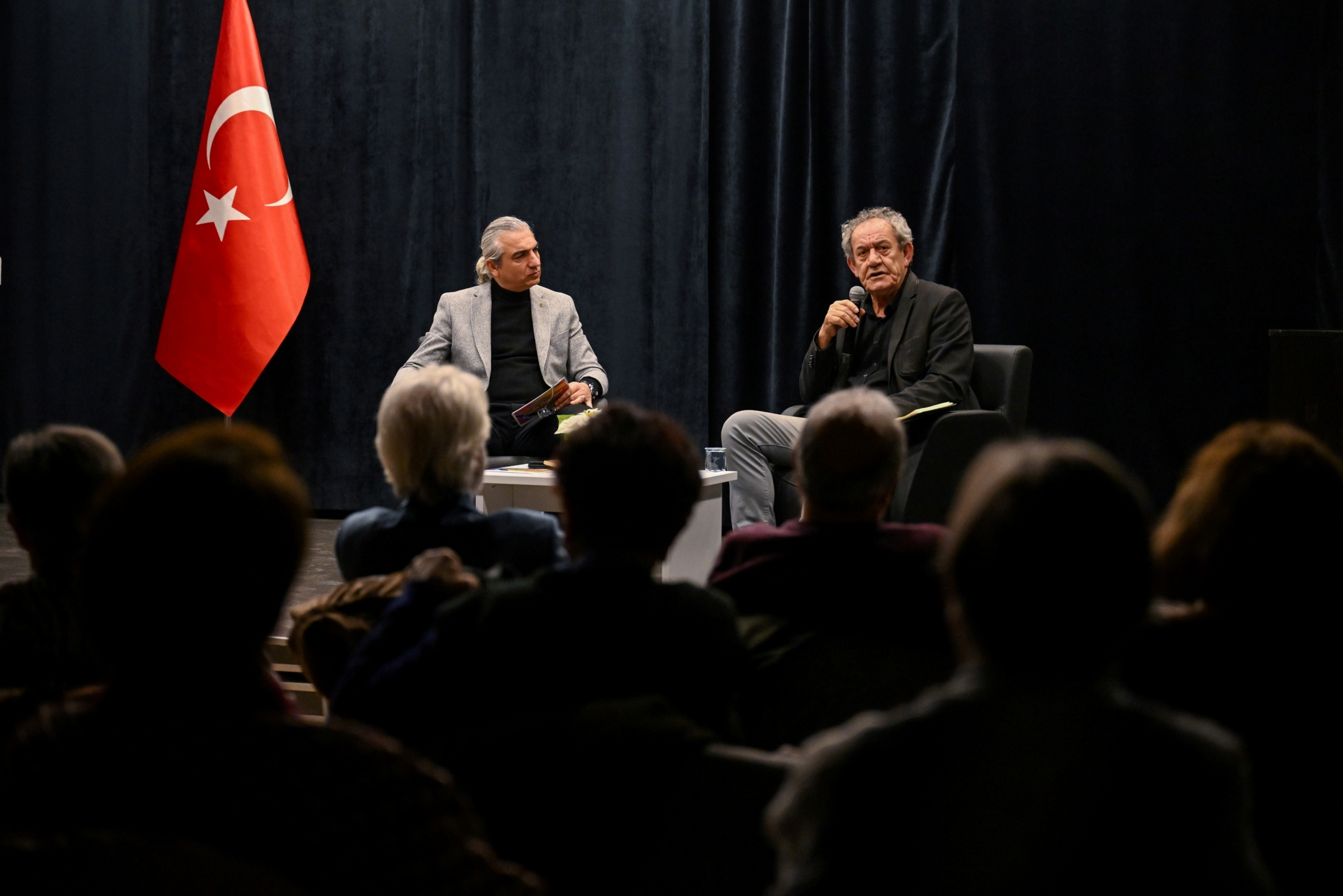 Bir Ulusun Hikâyesi, Bir Annenin Sesiyle Anlatıldı2