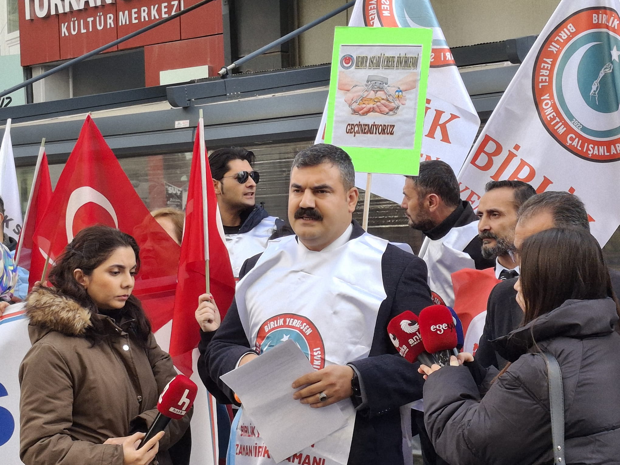 ‘Vergi yükü her zaman memurun omzunda’