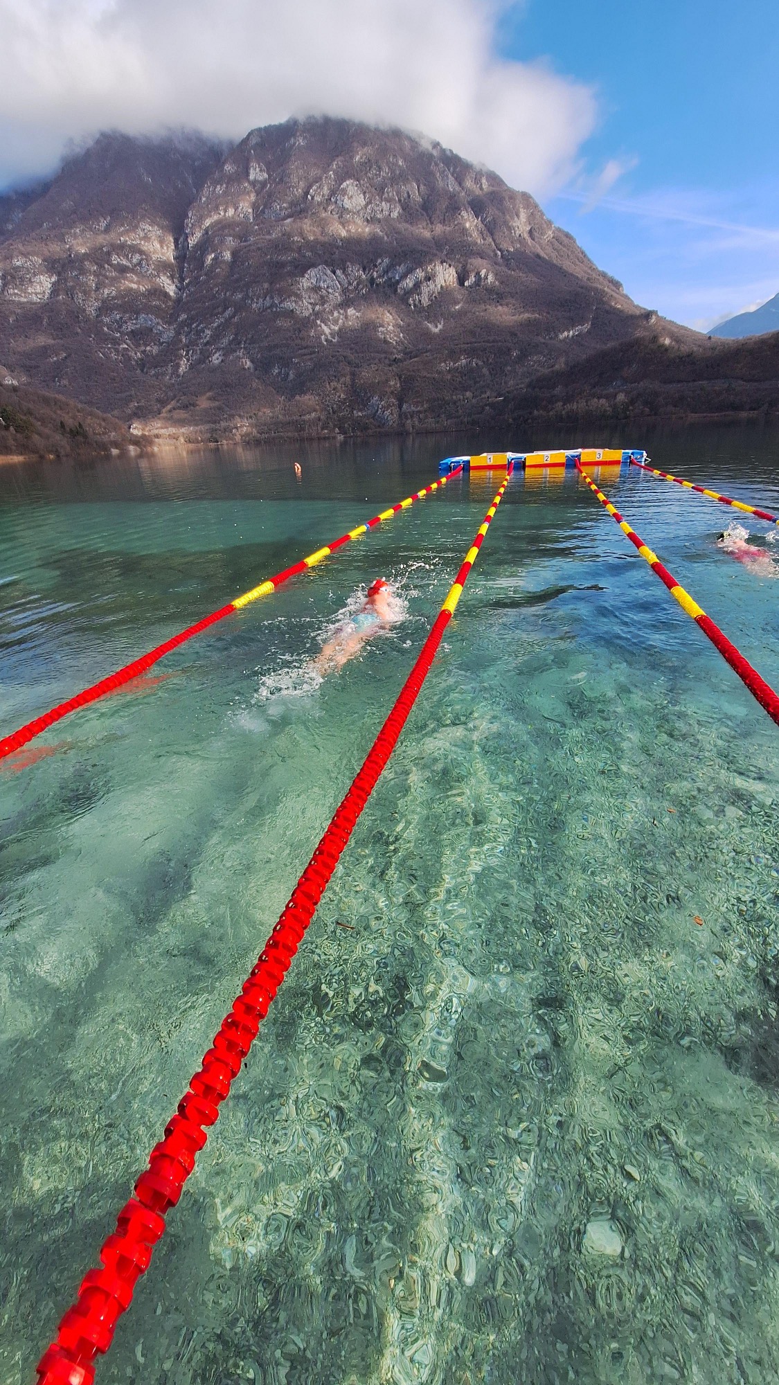 Buz Gibi Suda Altın Zafer!-1