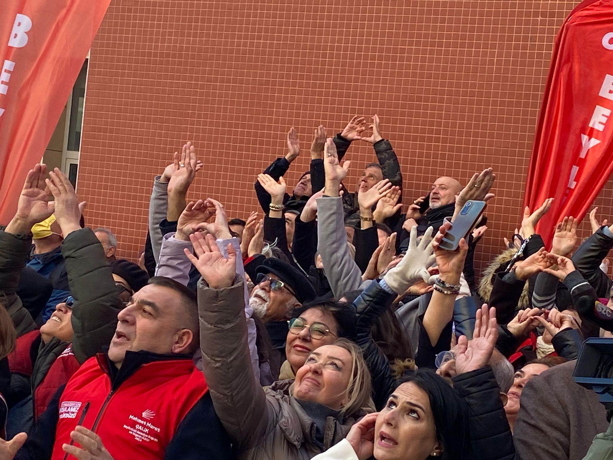 Demirtaş: Yaşamaması şeyleri yaşıyor