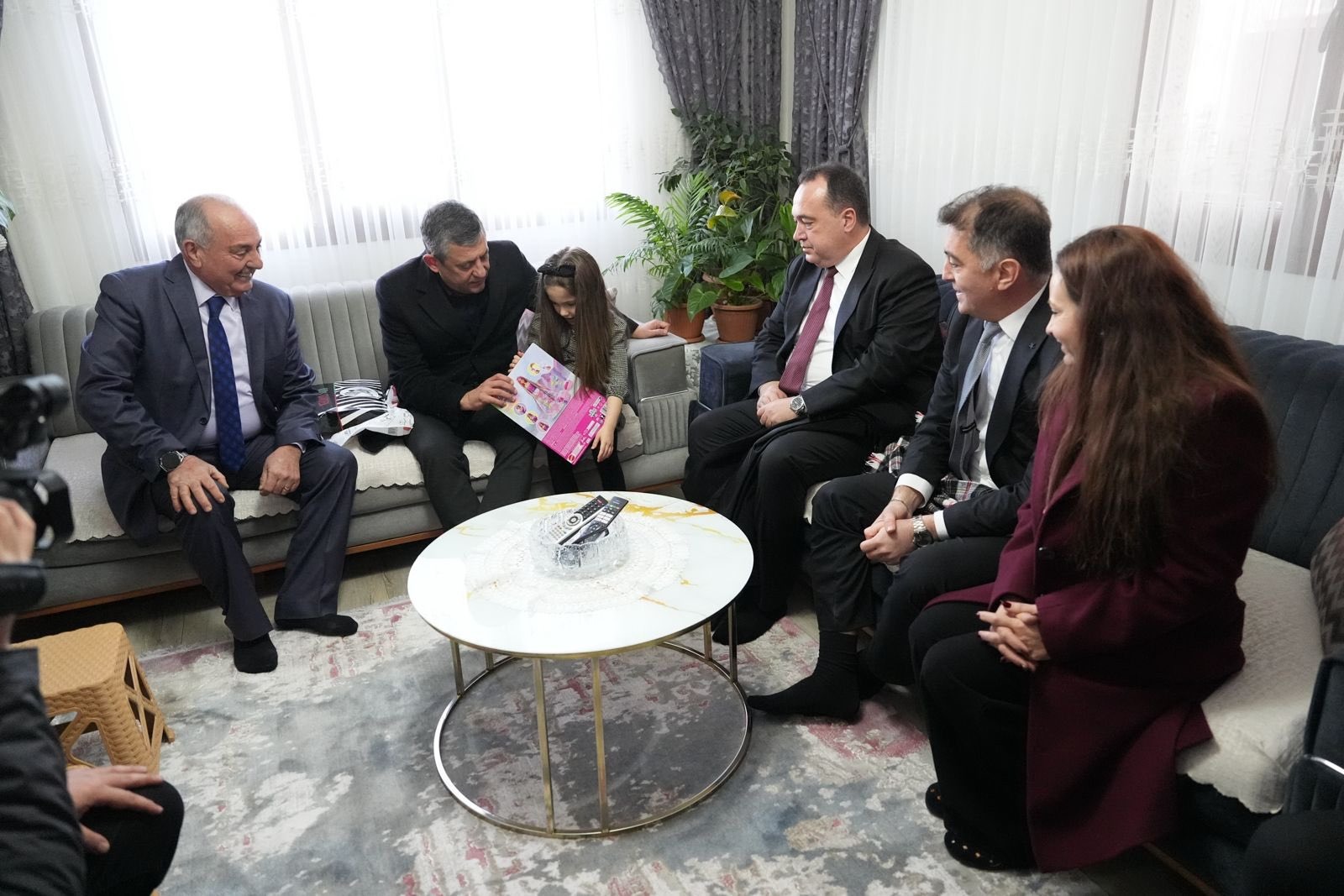 Özgür Özel’den Menemen’de taziye ziyareti