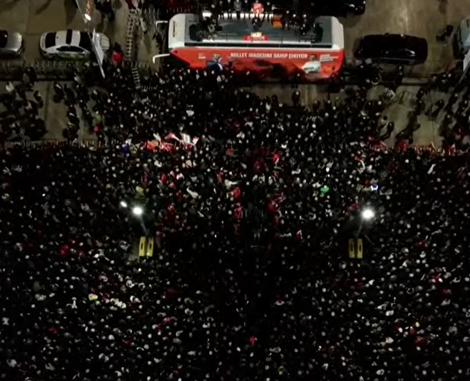 Bağcılar Meydanı’nda tarihi kalabalık