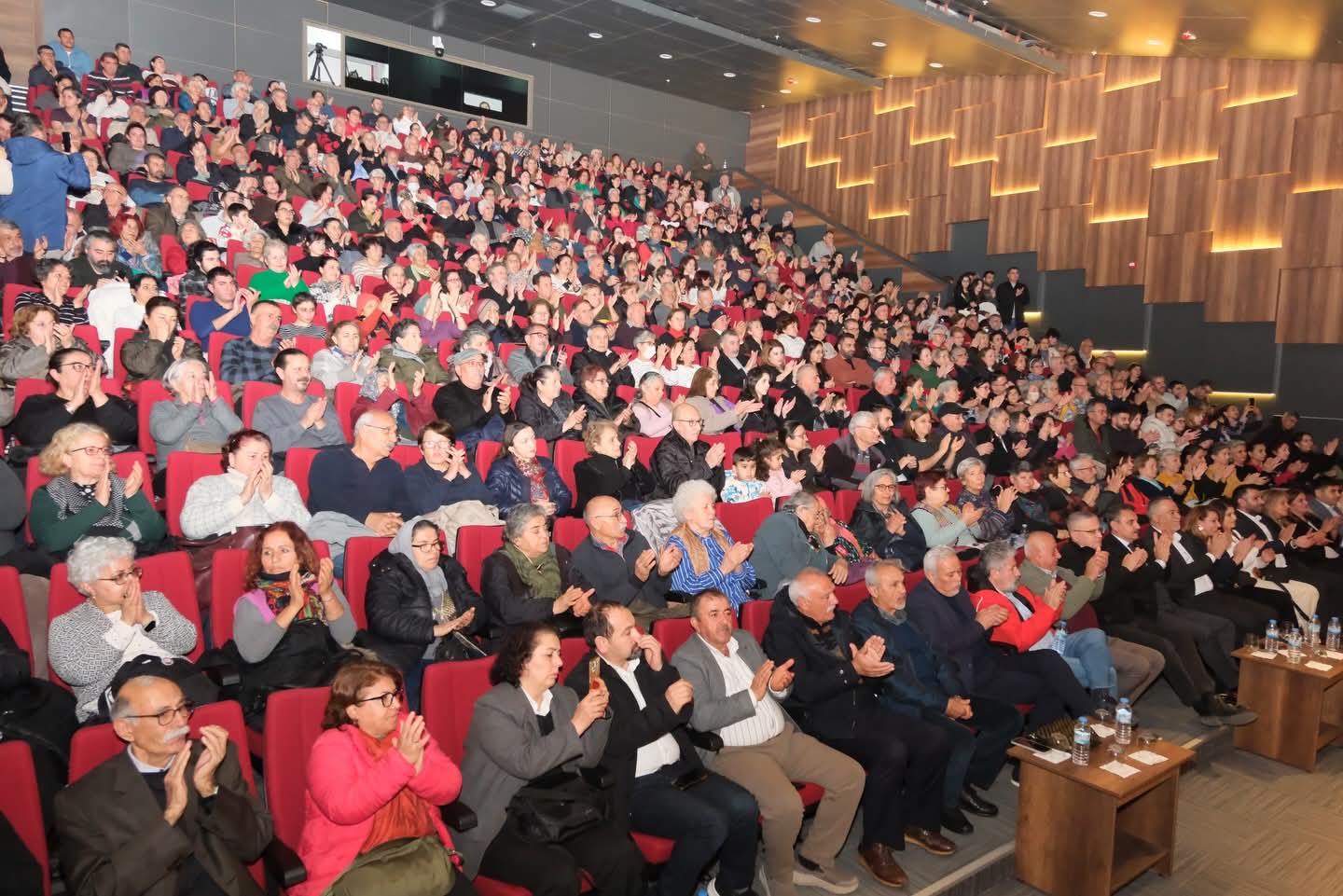 Dikilide Turku Ruzgari Esti Grup Mihmandan Unutulmaz Muzik Soleni1