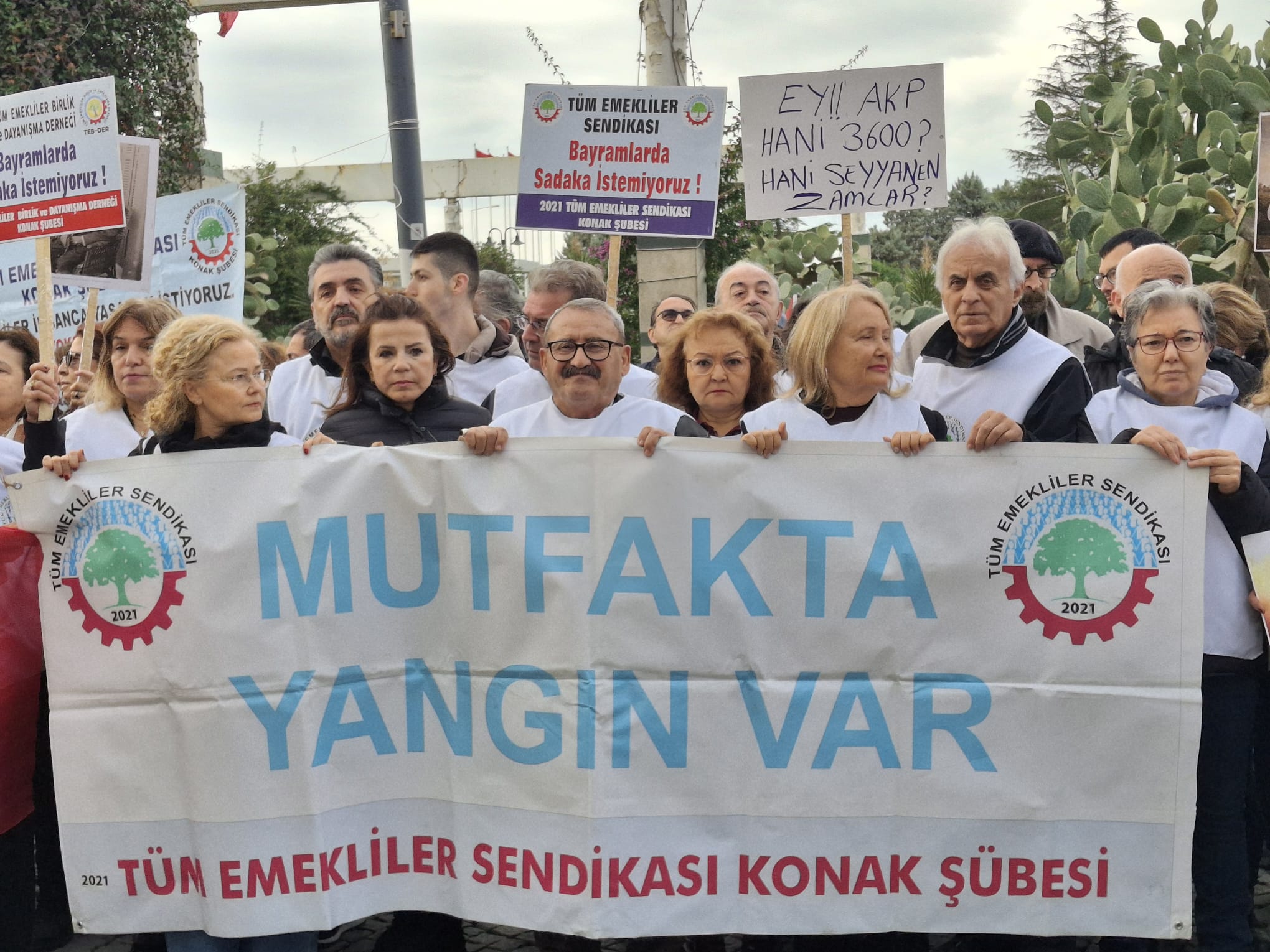 Taleplerini tek tek sıraladılar