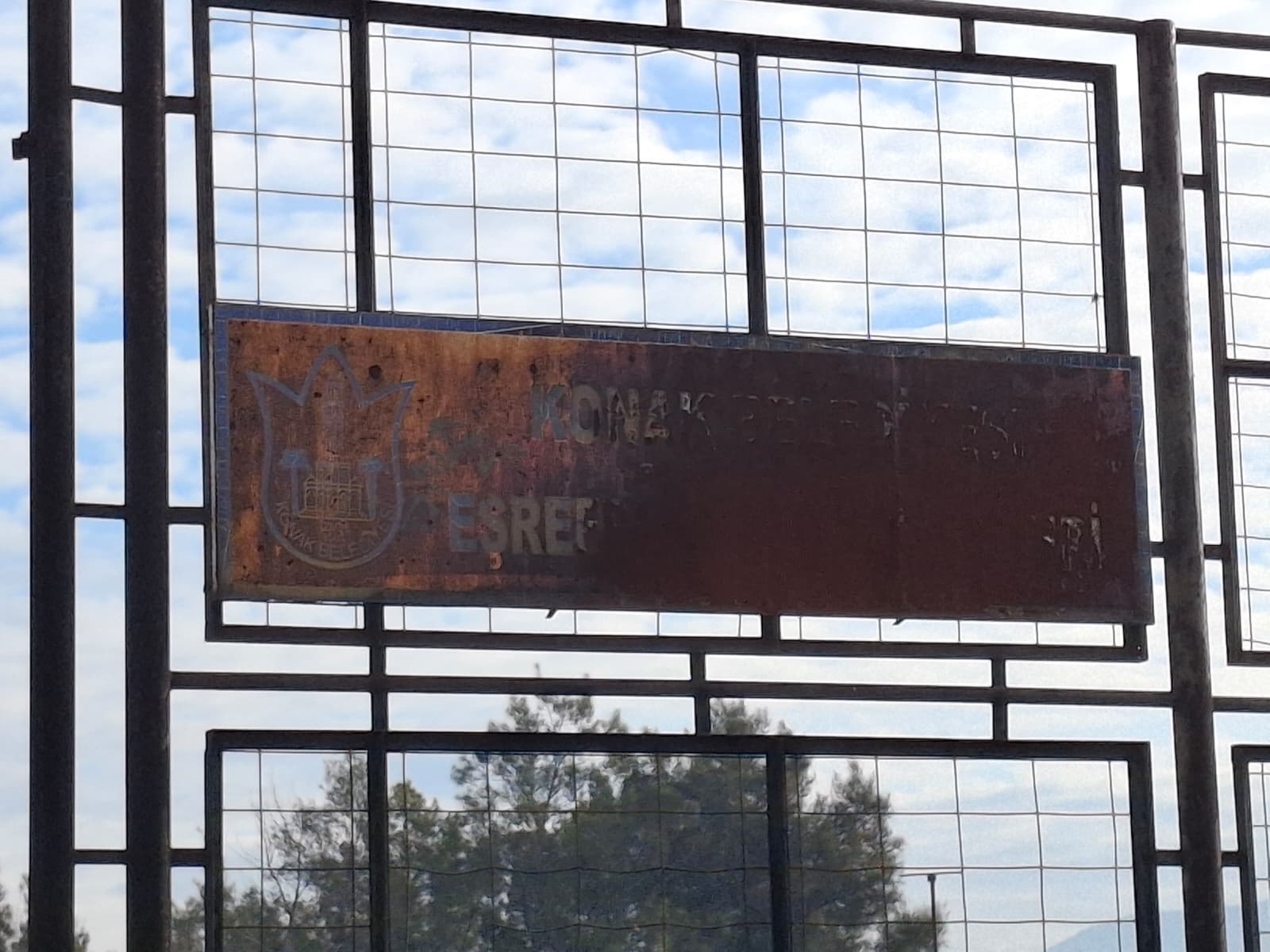 “Resmen kaderine terk edildi”