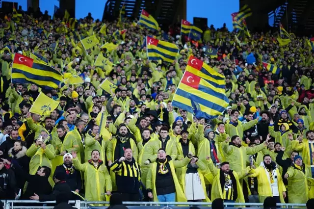 Fenerbahçe'nin Yağmurluklardan Elde Ettiği Gelir Şoke Etti!