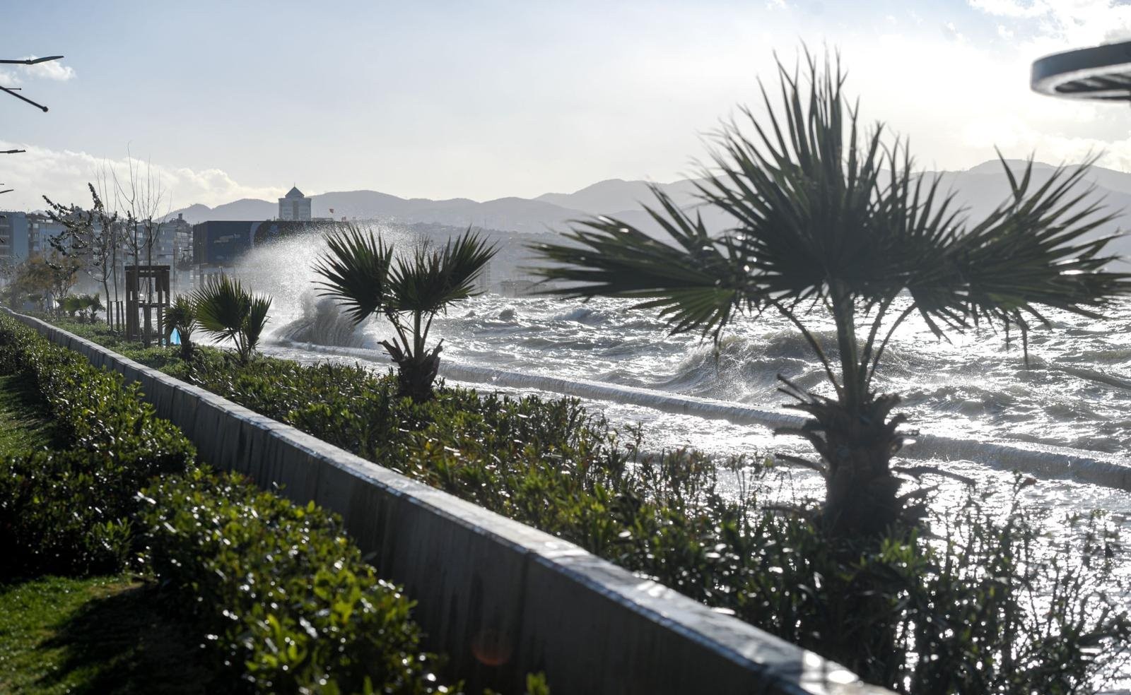 Fırtına Duvarı İzmir-1