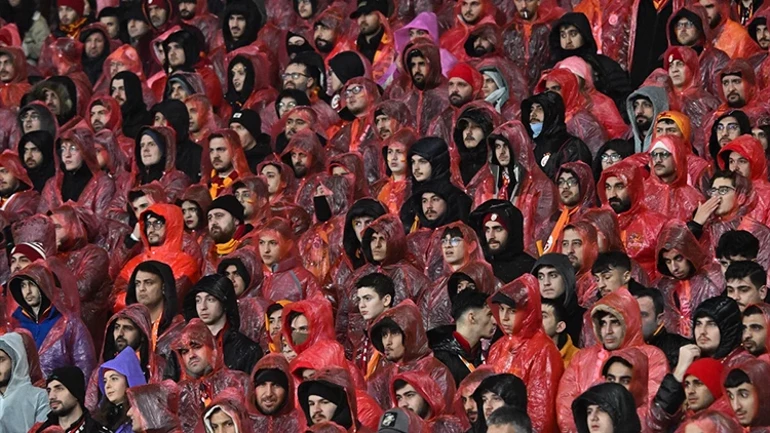 Galatasaray Yağmurluk