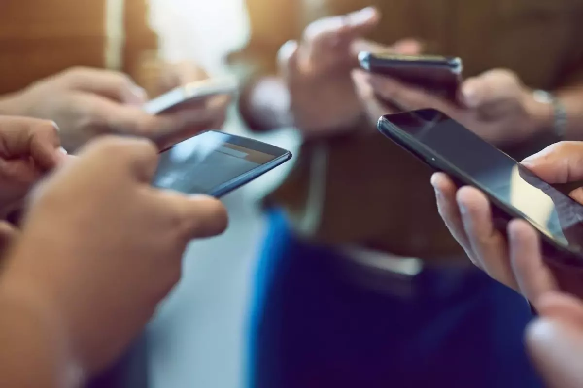 Gece Yarısı Telefonlara Gelen Mesaj Keyif Kaçırdı