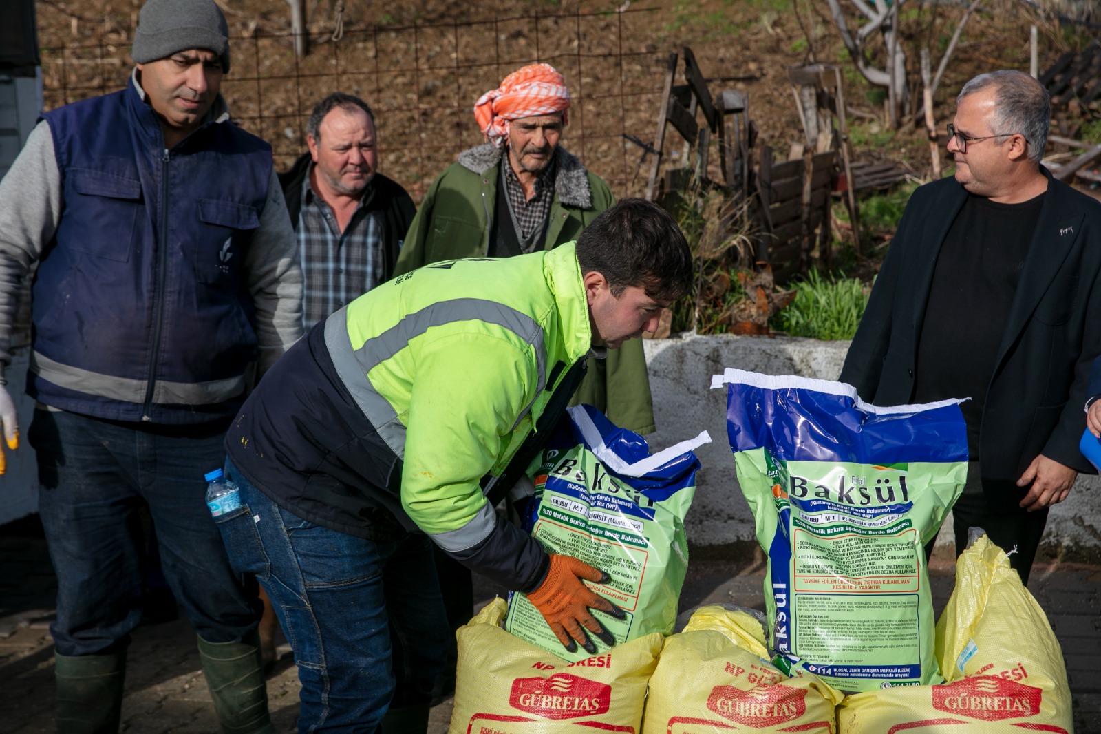 Güzelbahçe’de Üreticiye Gübre Desteği! 1