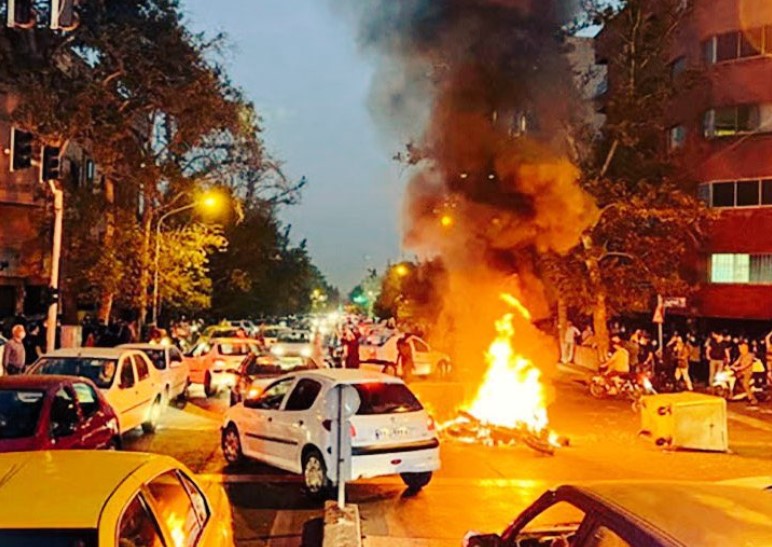 İran'daki gösteriler yayılıyor.