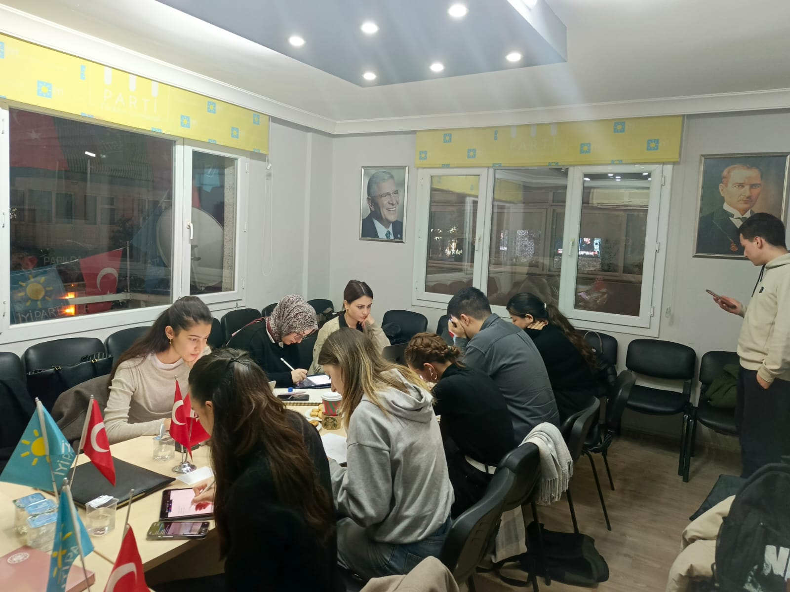 İzmir İyi̇ Parti-1