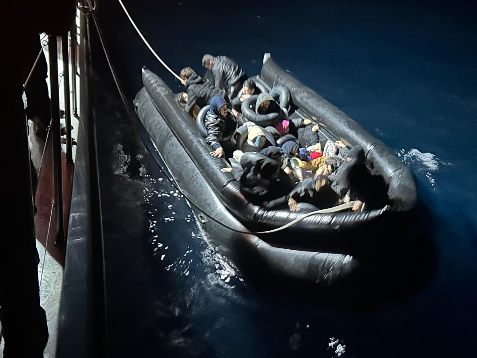 İzmir Kıyılarında Iki Ayrı Operasyon