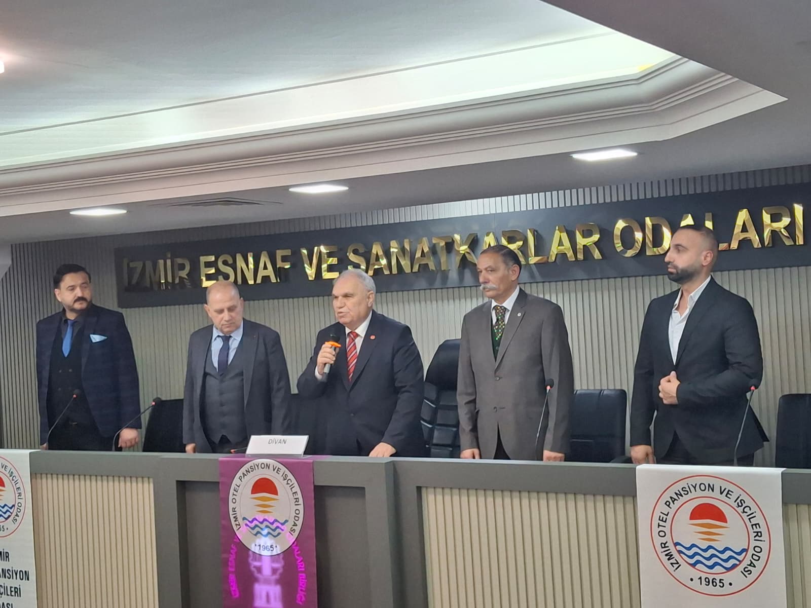 Konuşmaların ardından oy verme işlemine geçildi.