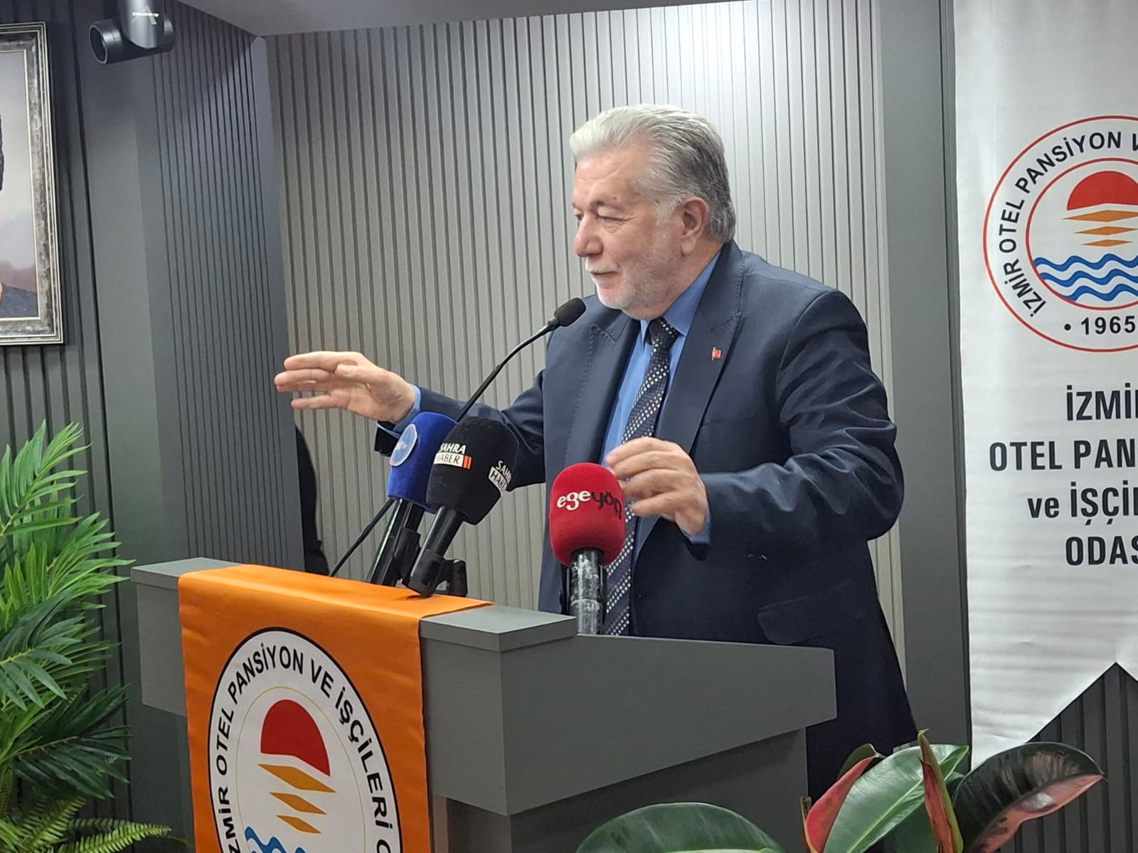 Başkan Ata: Başkanımız çalışmalarıyla örnek oluyor