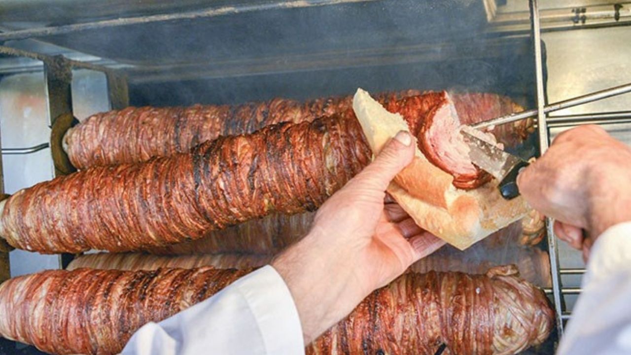 İzmir Usulü Kokoreç Nasıl Oluyor? İzmir Usulü Kokoreçin İstanbul'dan Farkı Ne?