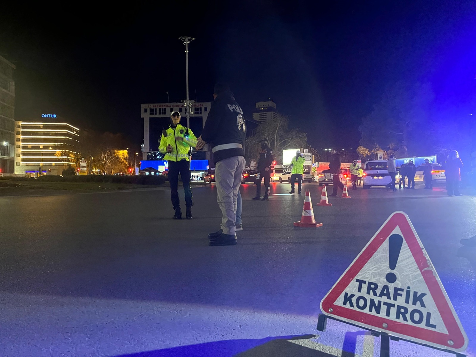 İzmir’de güvenlik ordusu görev başında