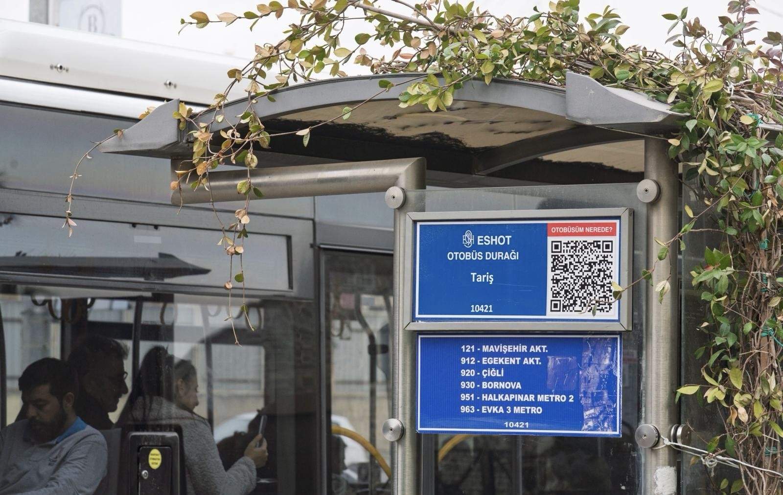 İzmir’de Duraklar Yeşile Bürün