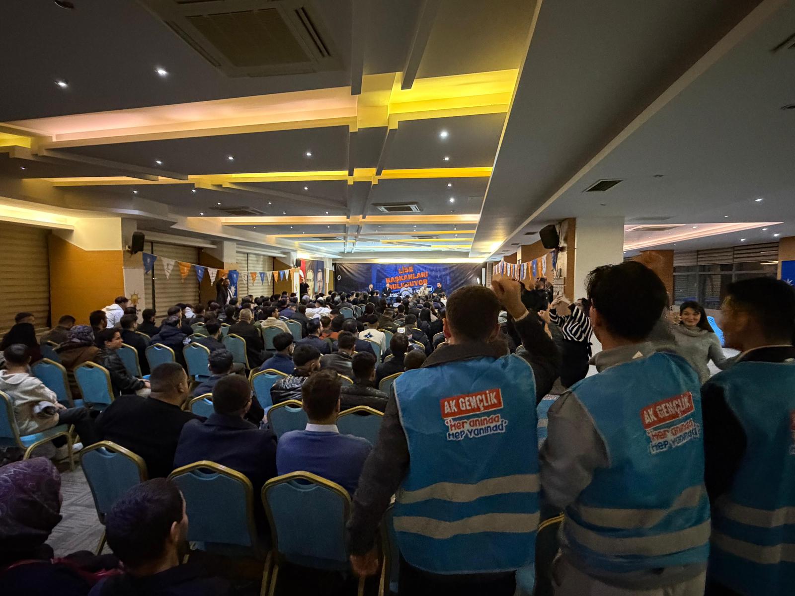 "Gençlerimizin fikirleri yol haritamızı belirliyor"