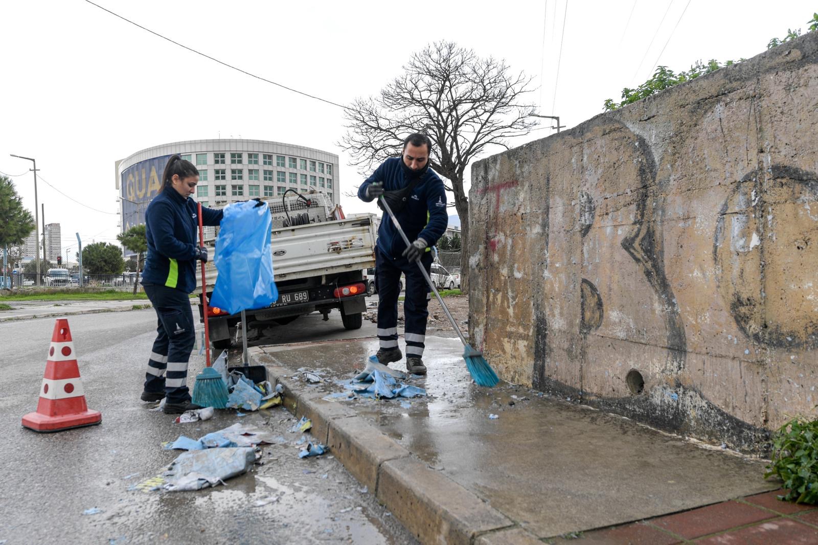 İzmir’de Izinsiz Afişlere Sıkı Denetim1