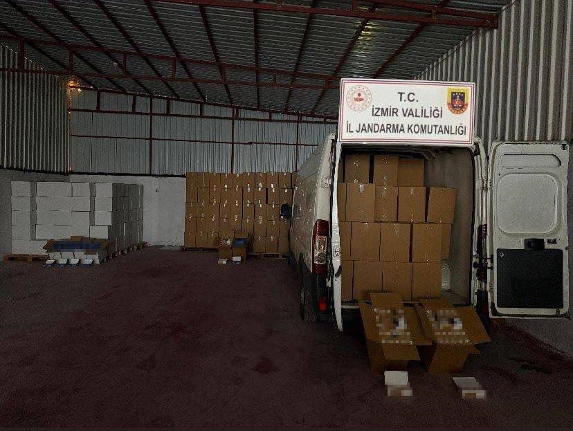 İzmir’de Kaçak Makaron Operasyonu! 1