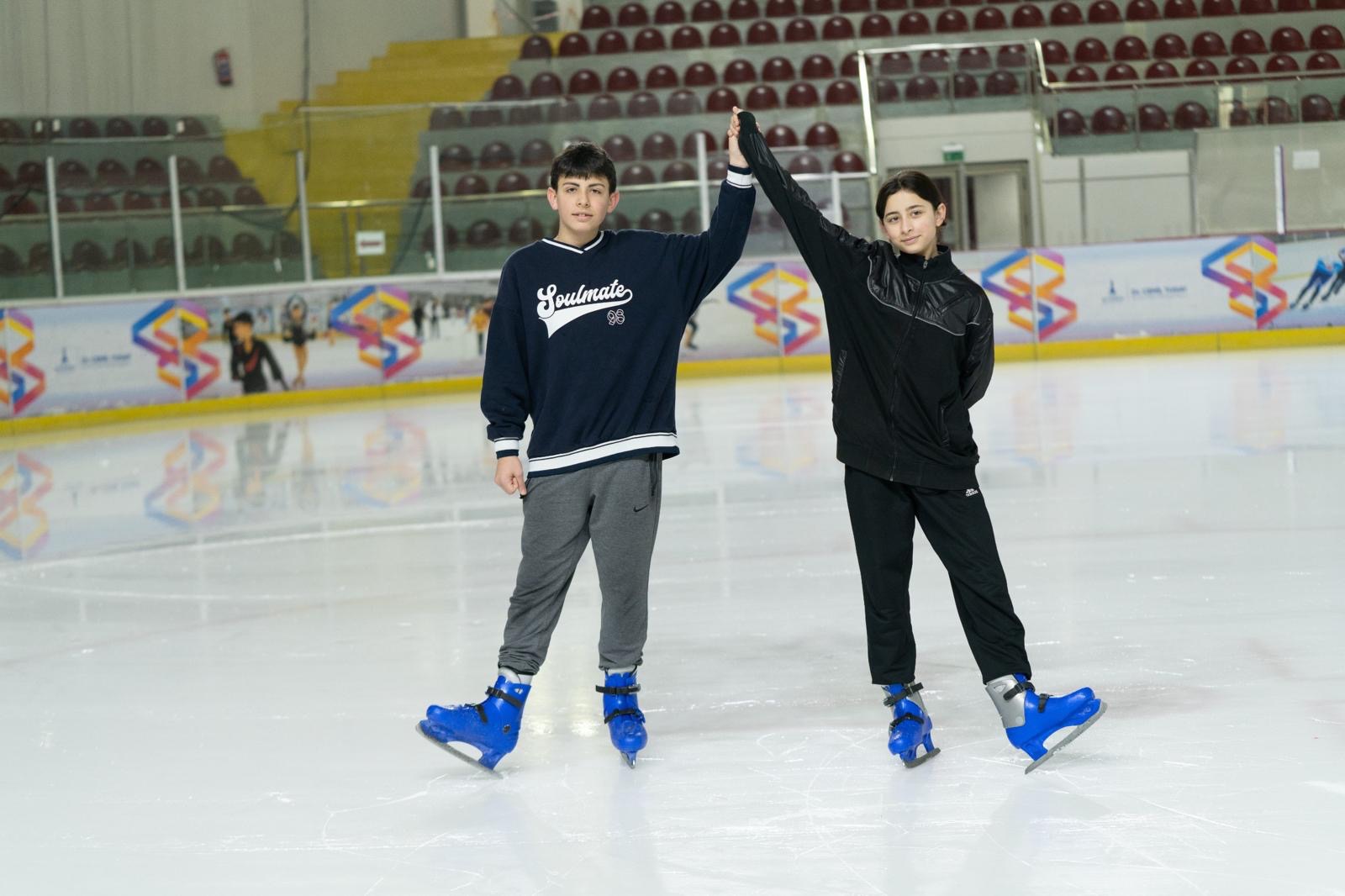 İzmir’de Karne Sevinci Buz Pistine Taşındı!3