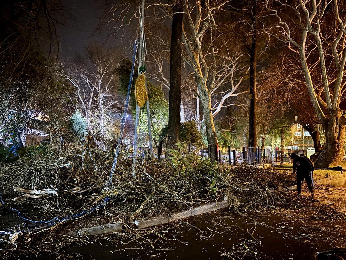 Ekipler güvenlik önlemleriyle müdahale etti