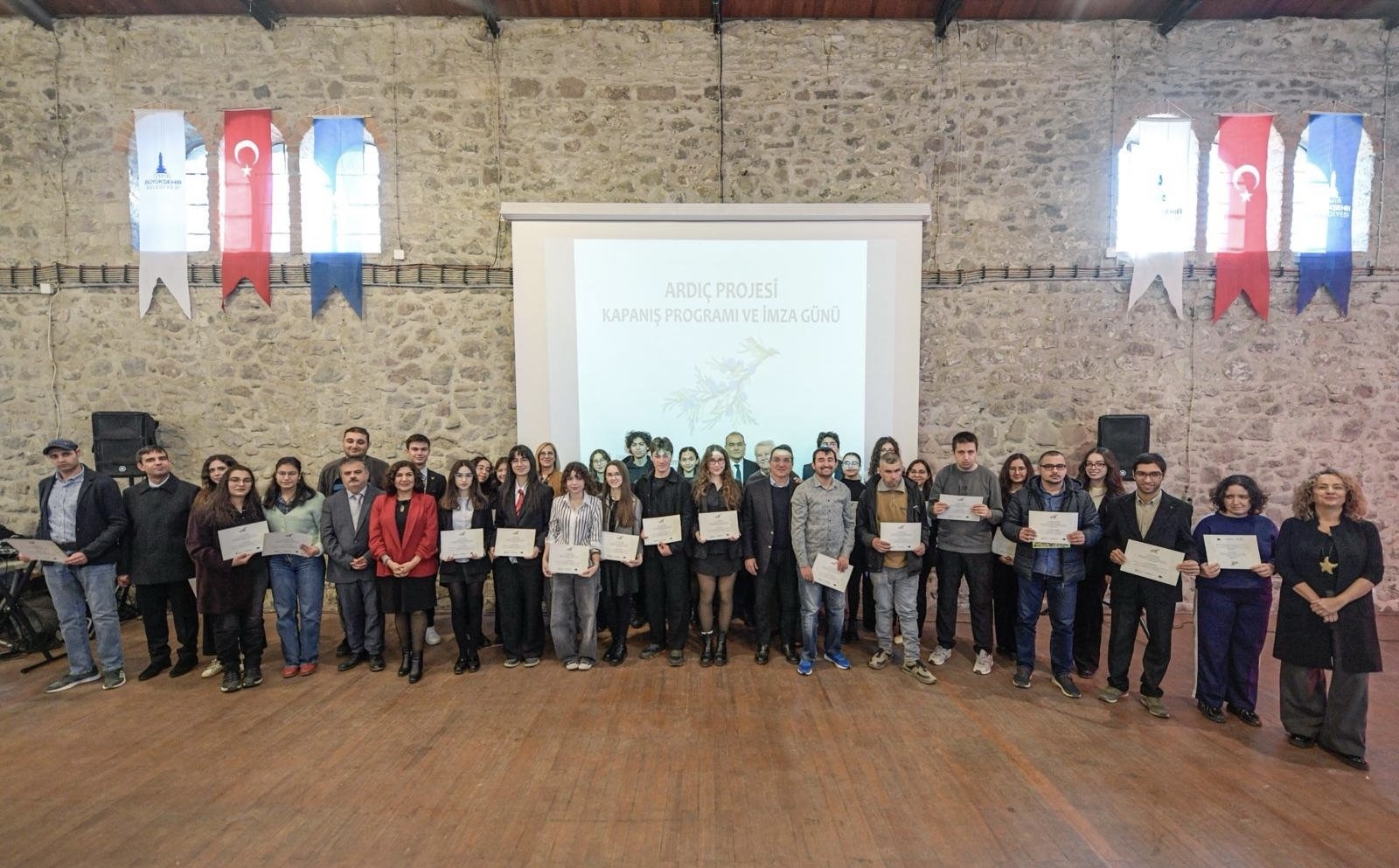 İzmir’de Umut Öykülere Dönü