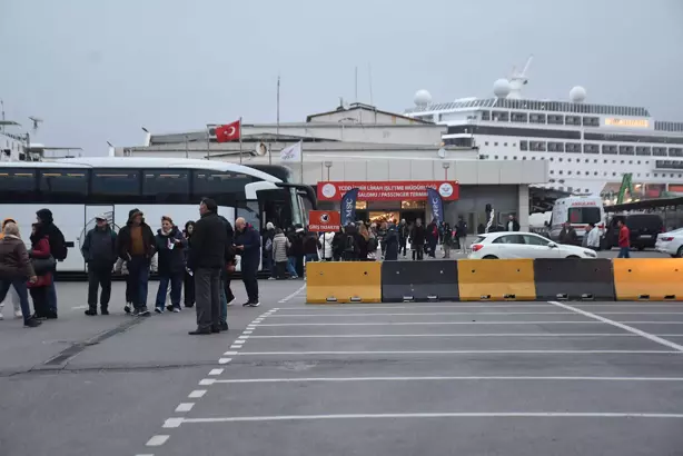 İzmir'e Ocak Ayında Denizden 8 Bin 858 Yolcu Geldiii