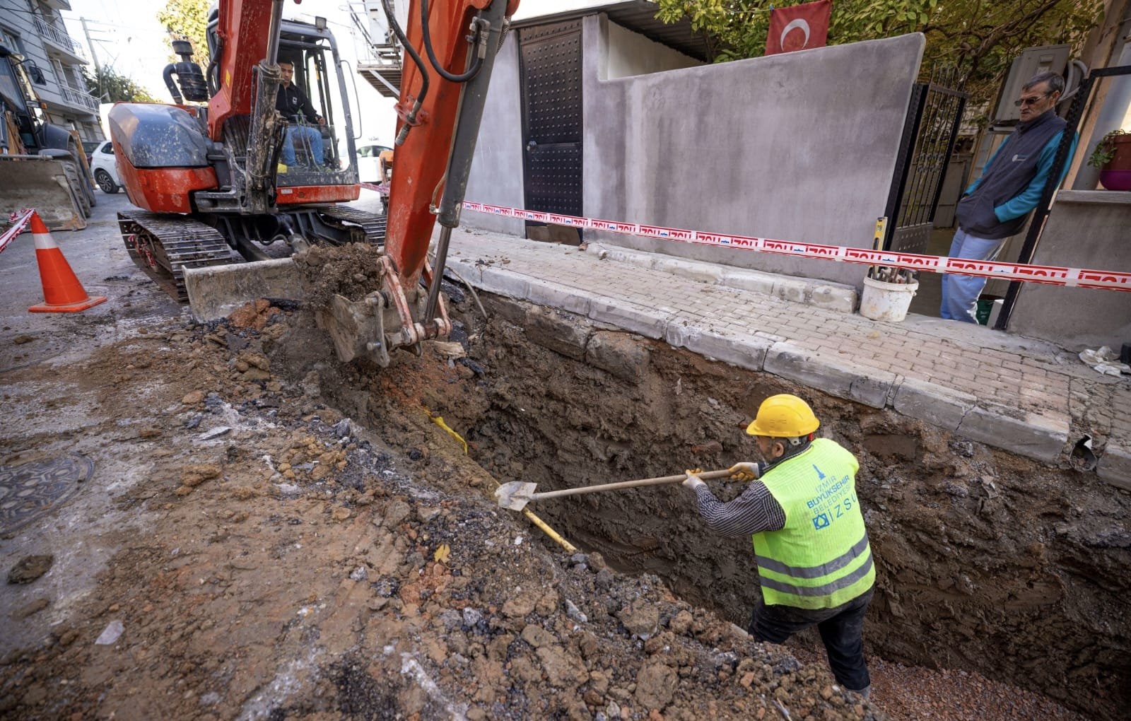 Karabağlar’da Yeni Bağlantı Yolu Trafiğe Hazırlan