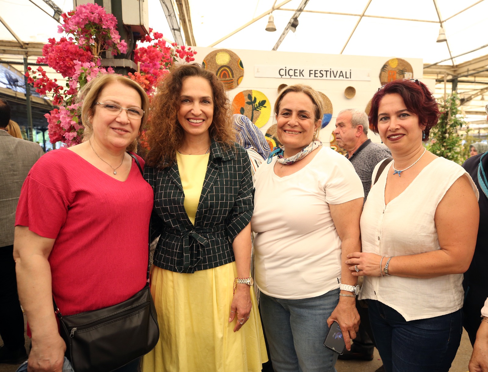 Karşıyaka Belediyesi'nden 5 Bin Kadına3